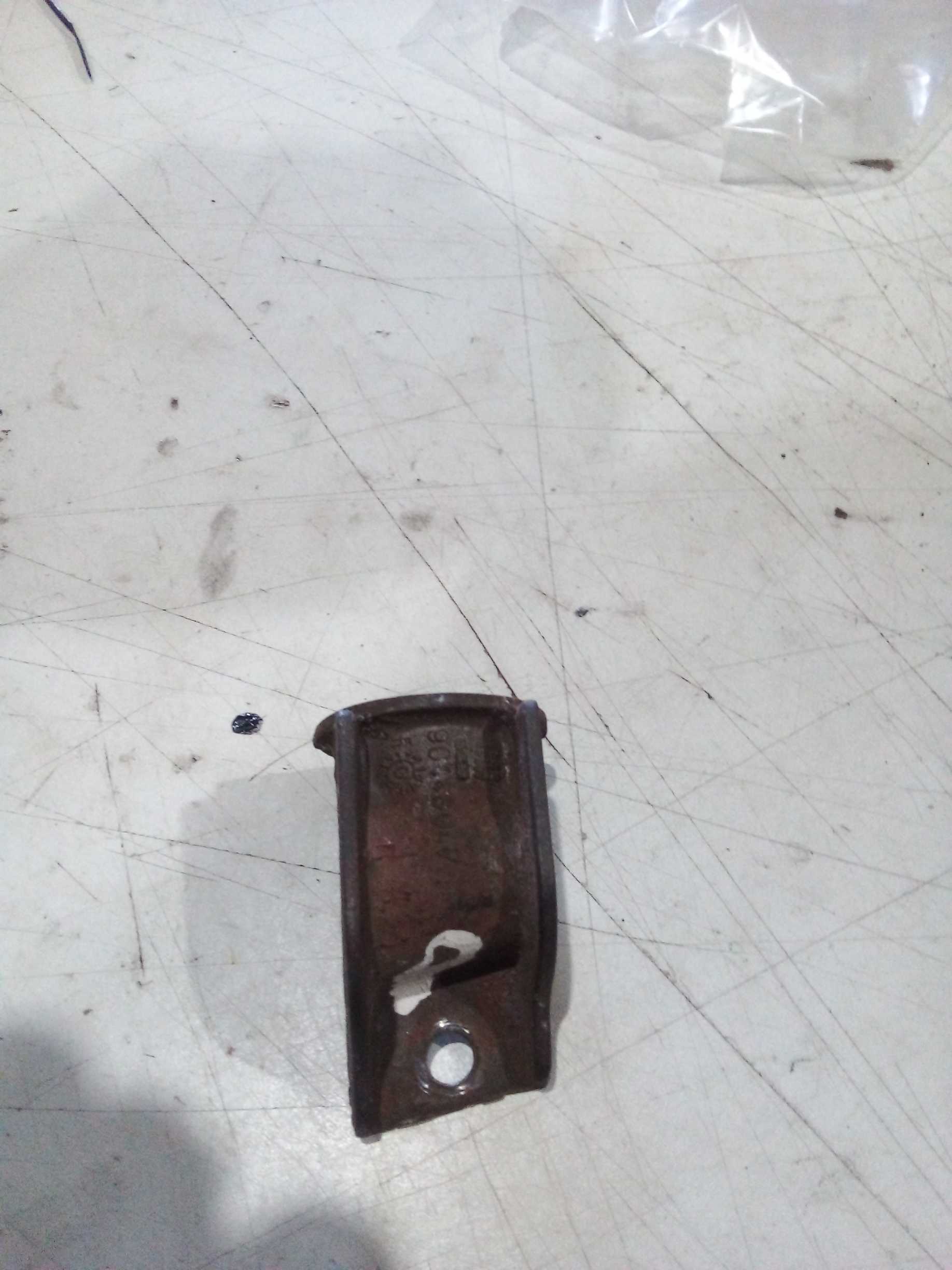 SUPORTE SUPERIOR DUREITO RADIADOR CORSA 2001