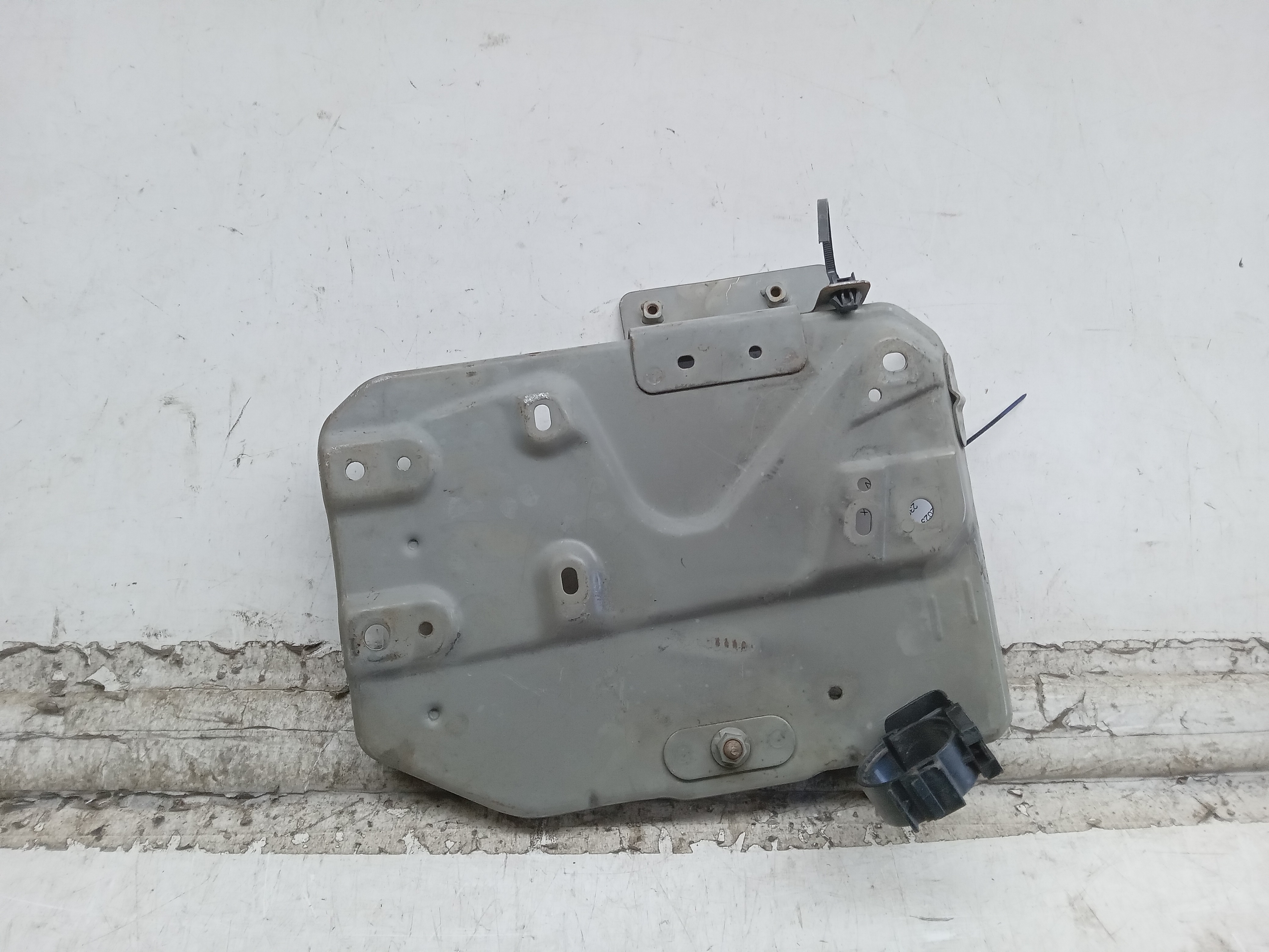 SUPORTE BASE DA BATERIA NISSAN MARCH 2012 2
