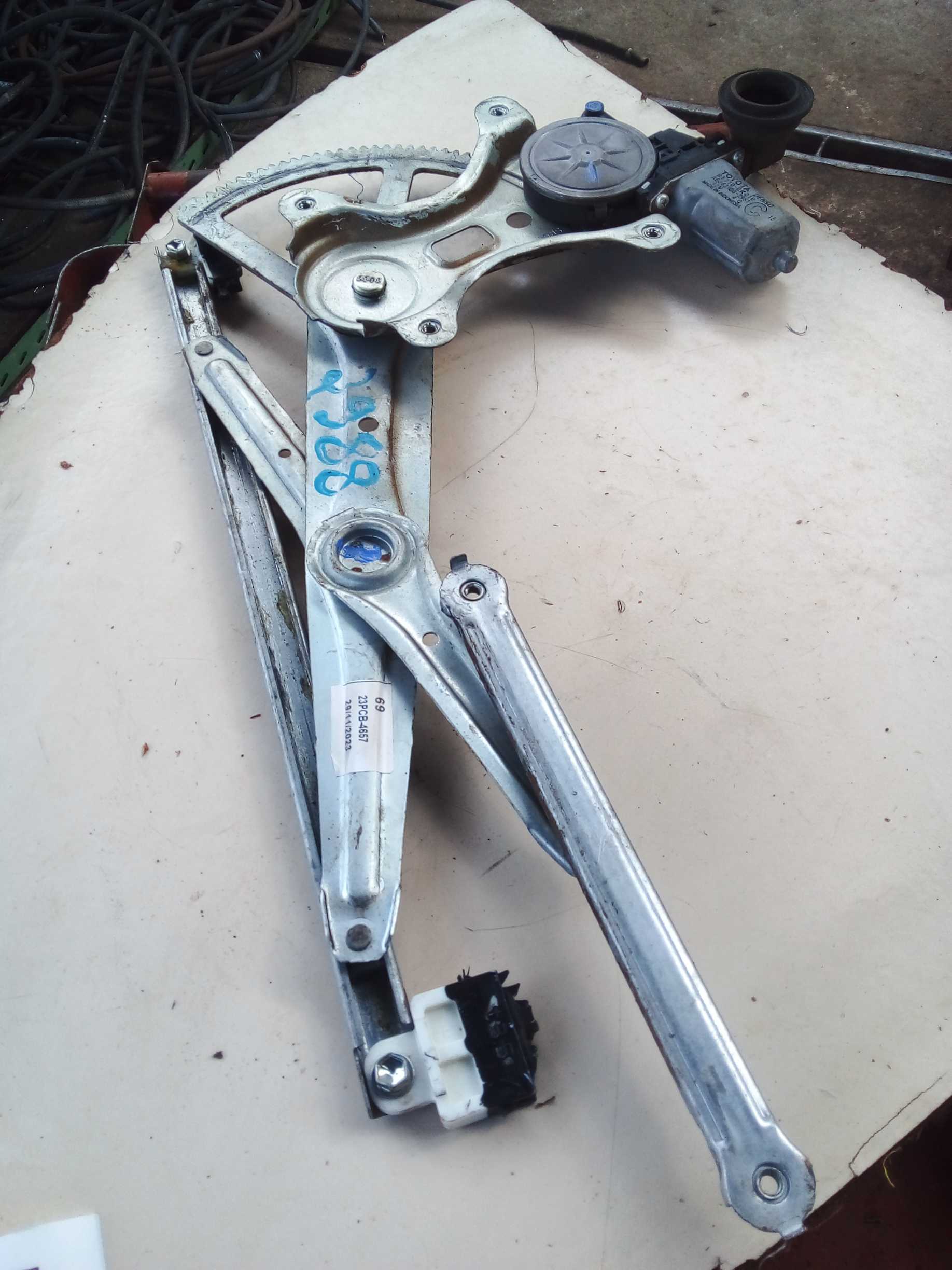 MAQUINA VIDRO DIANTEIRO DIREITO HILUX 2009 857100K010 1