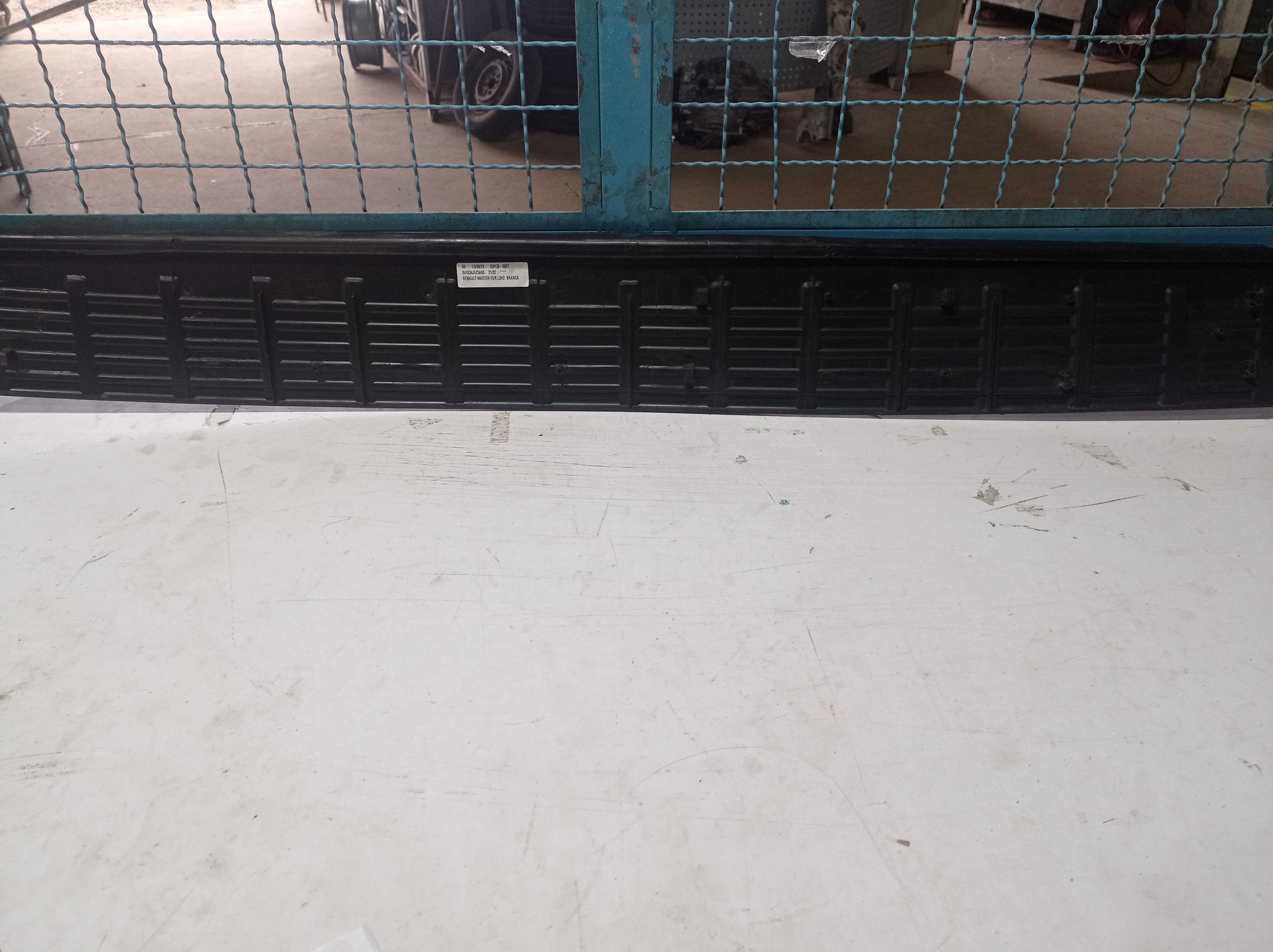 MOLDURA ESTRIBO PARACHOQUE TRASEIRO RENAULT MASTER 2021 22 2