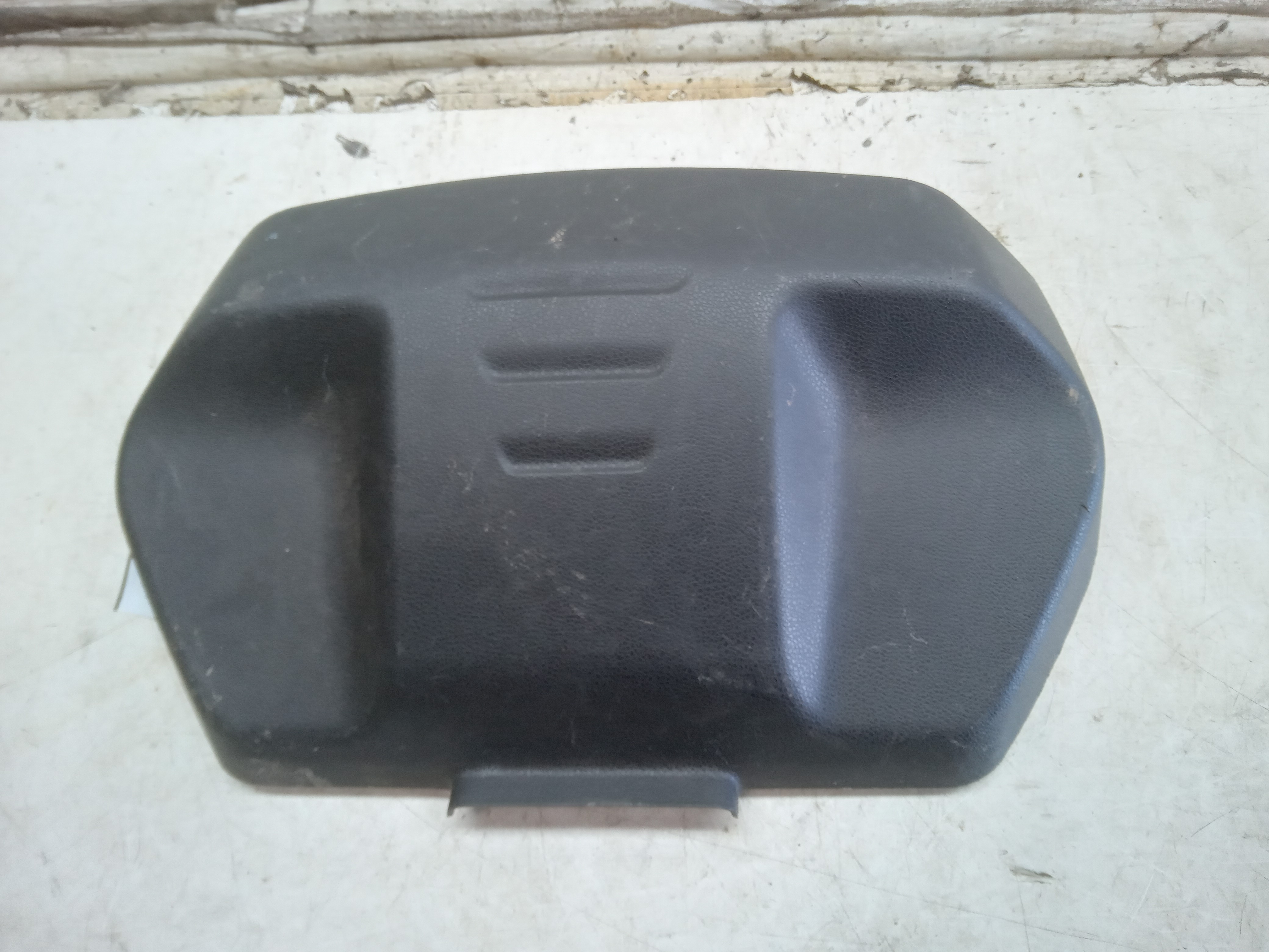 MOLDURA ACABAMENTO TAMPA TRASEIRA Renault Kwid 2019 1