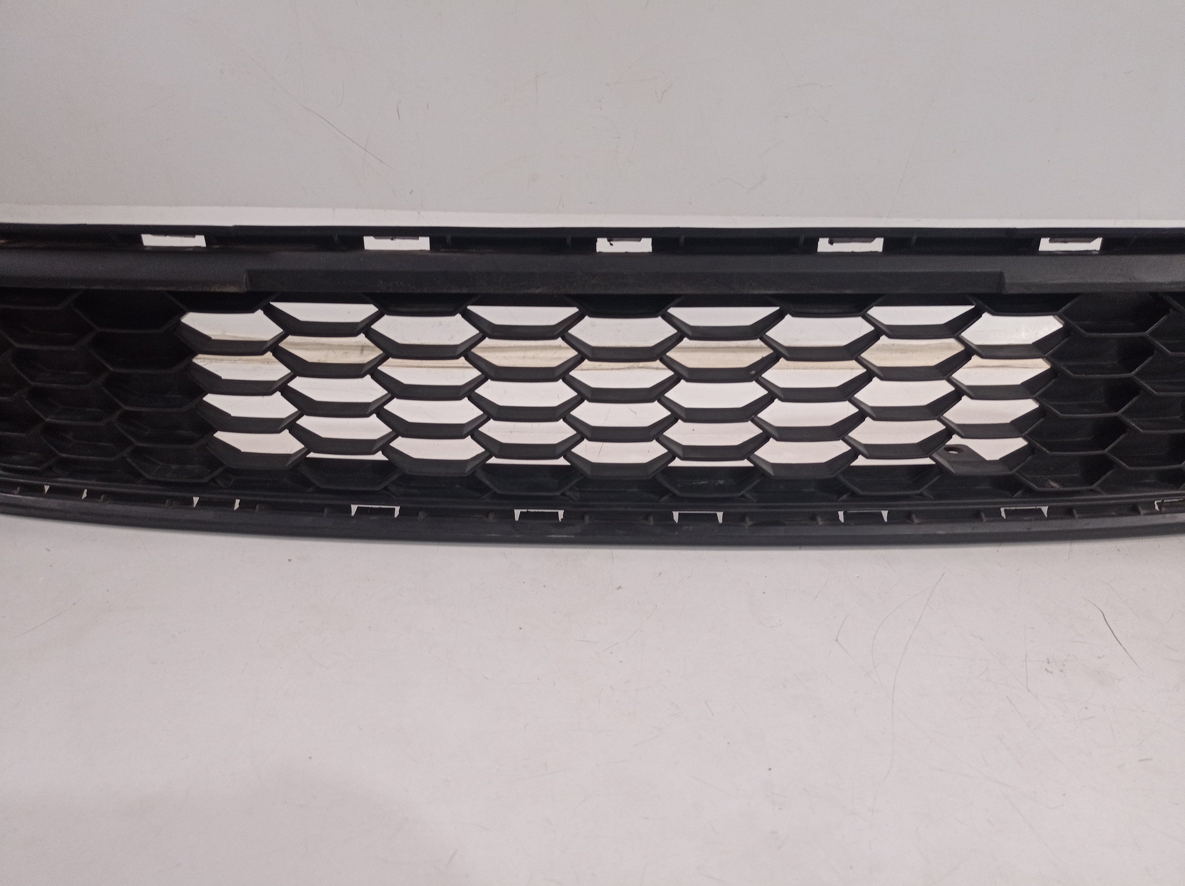 5u0853677j Grade Inf Parachoque Diant Vw Saveiro G7 Robust 3
