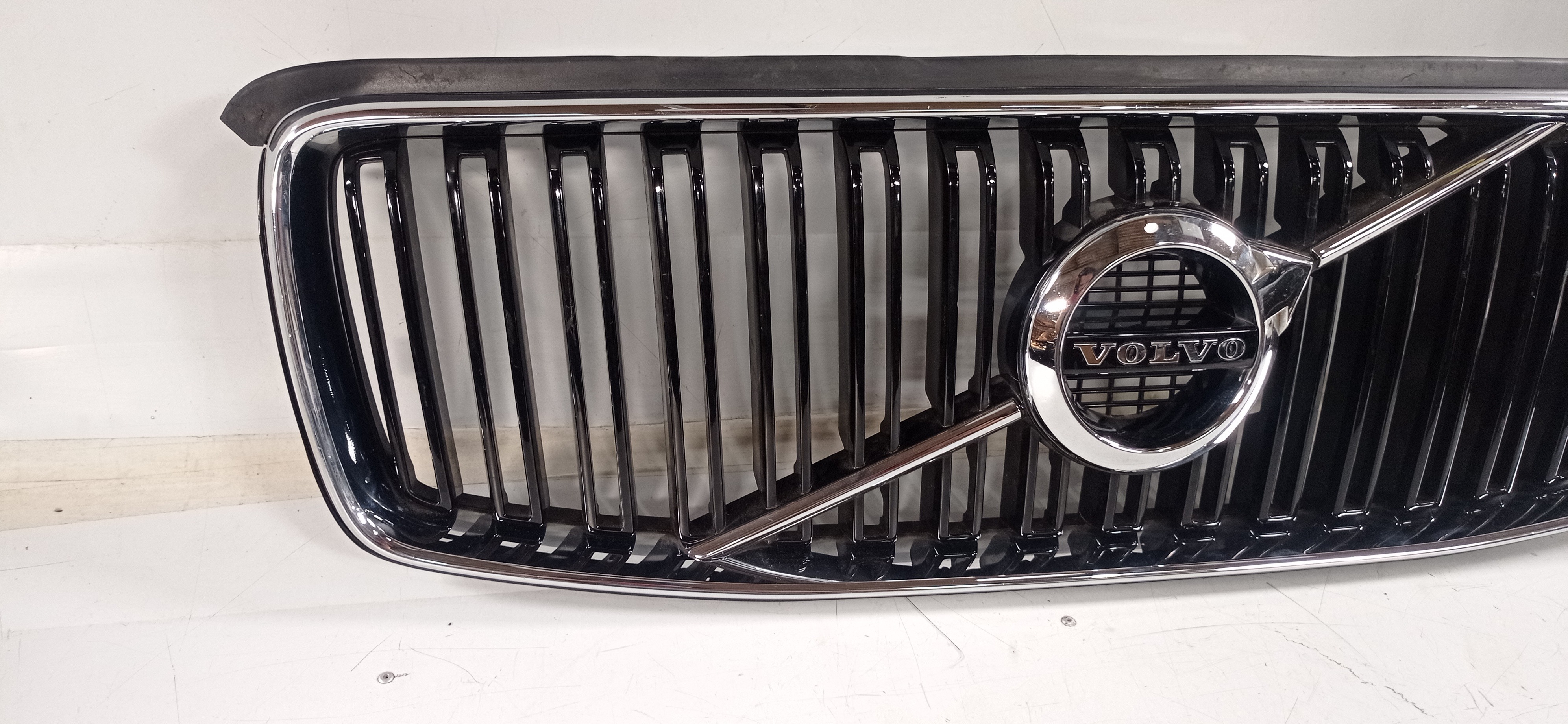 Grade Volvo Xc90 2016 A 2019 Com Detalhe 2