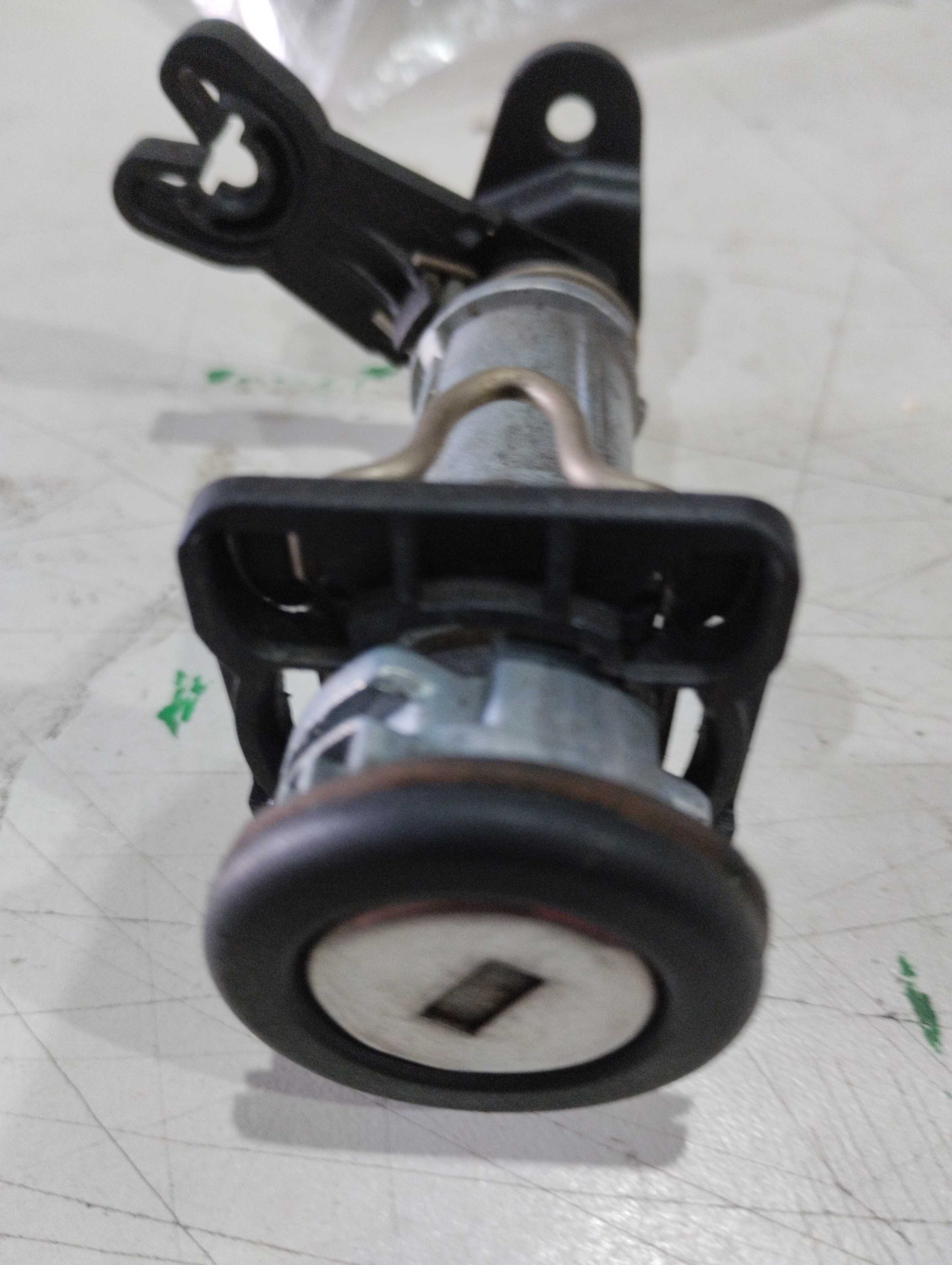 Cilindro tampa traseira GM prisma Onix 2