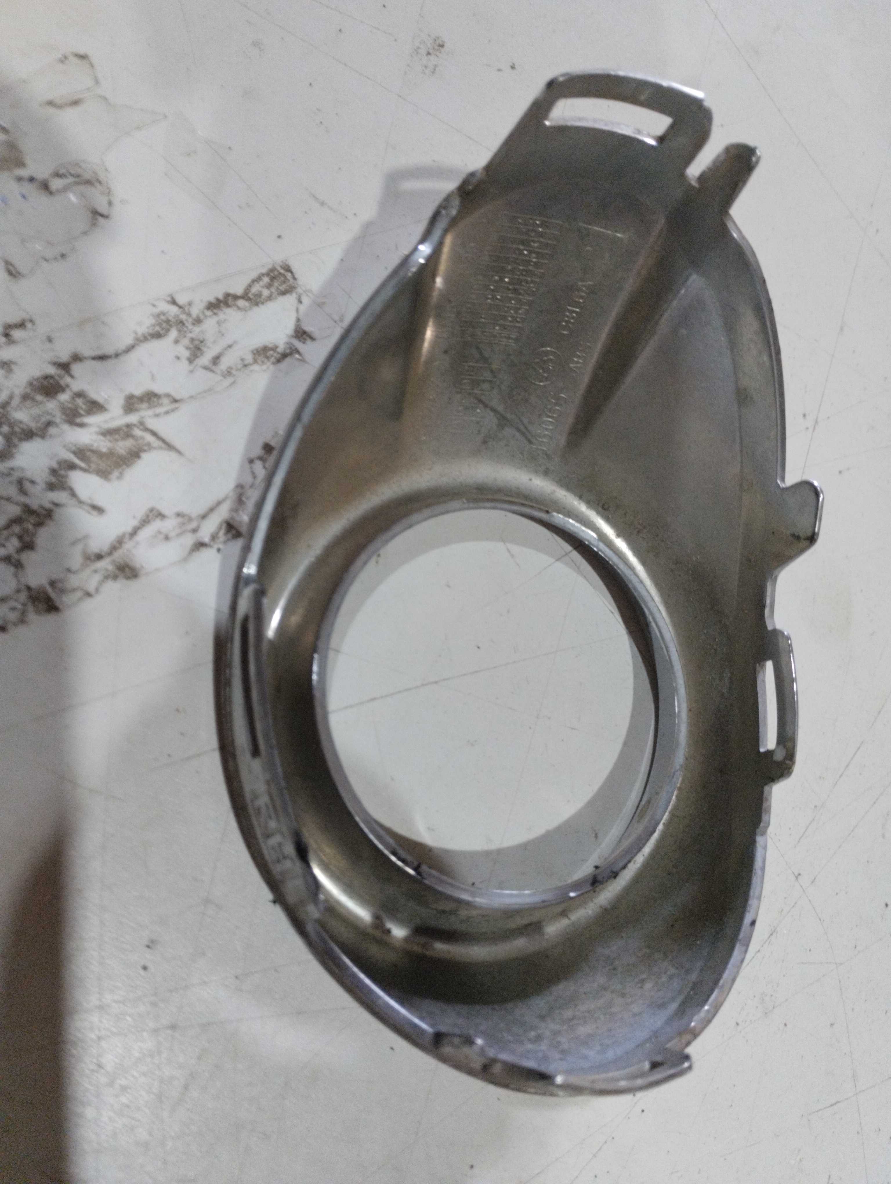 Moldura aro farol milha direito cromado Focus 2013 a 2015 2