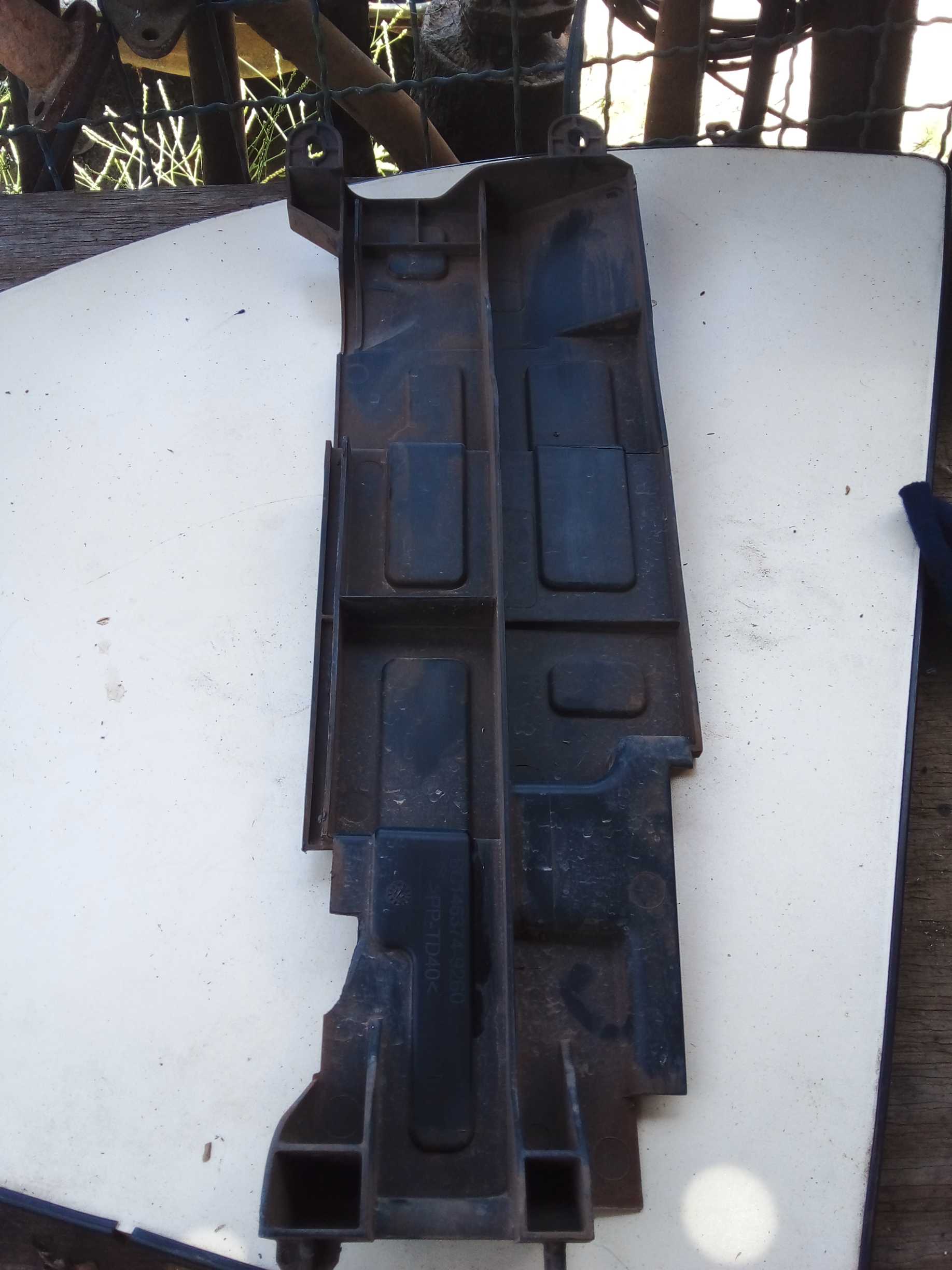 DEFLETOR RADIADOR LADO DIREITO ETIOS 2018 BC246374 9260 2