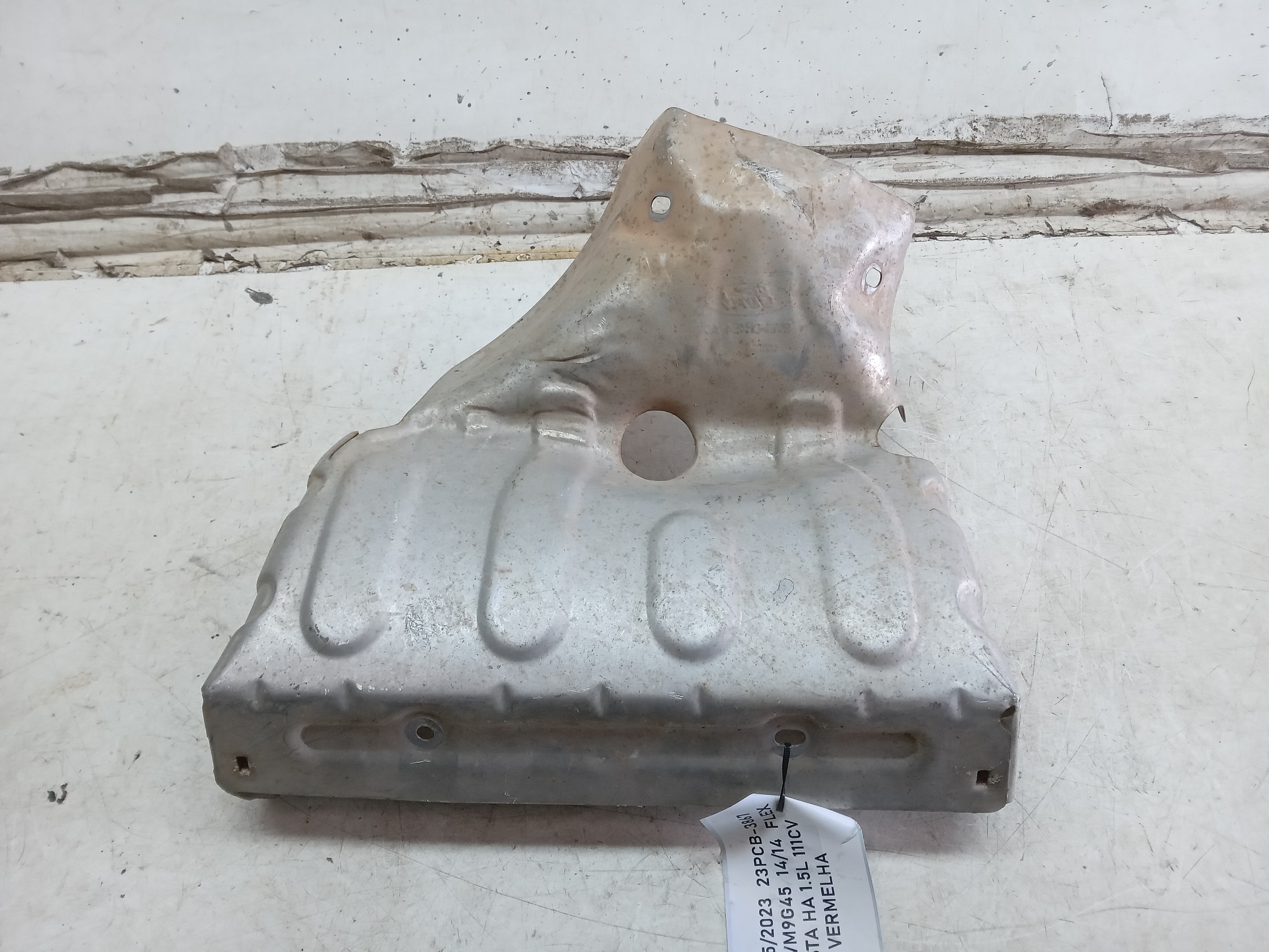 PROTETOR DEFLETOR CALOR COLETOR ESCAPE FORD FIESTA 2014 1