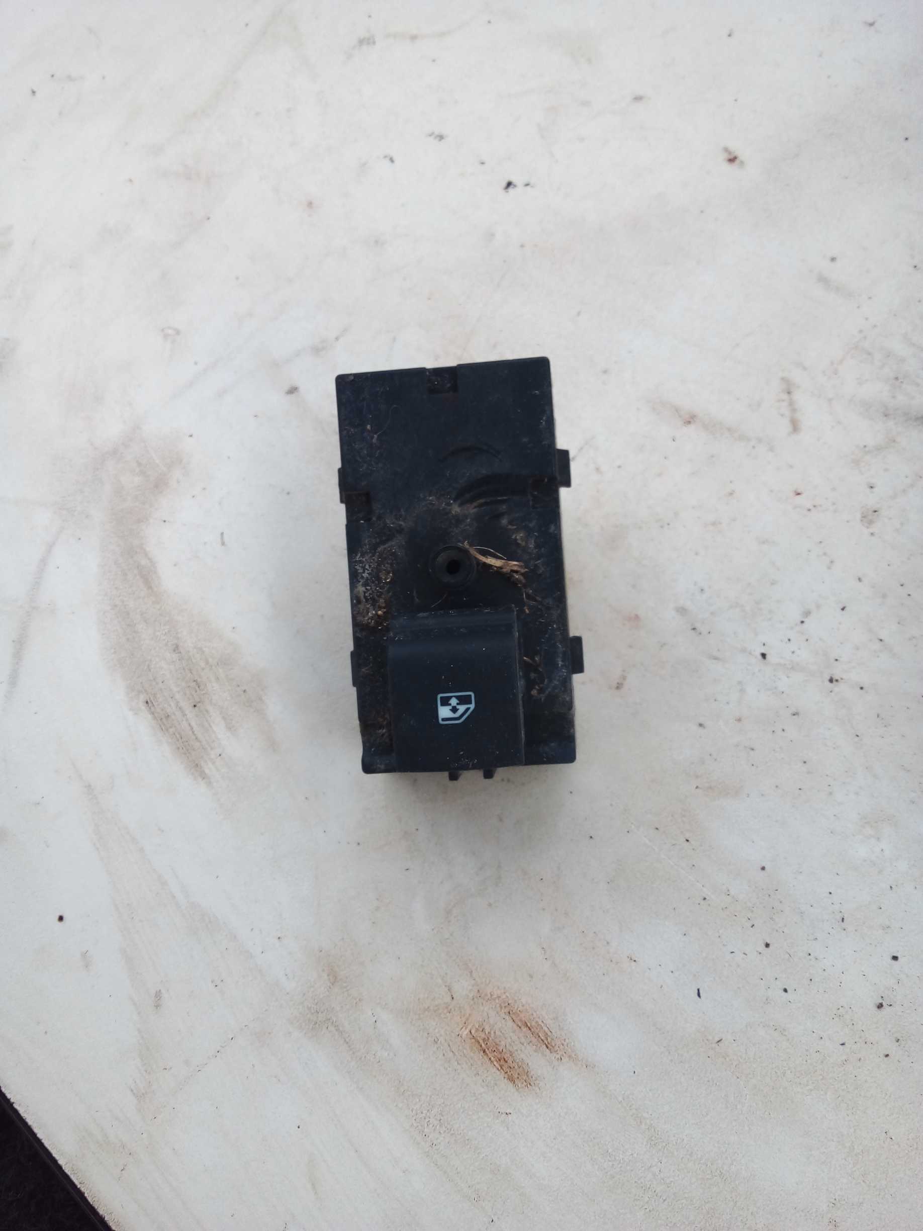 BOTÃO VIDRO ELÉTRICO PORTA TRASEIRA ESQUERDA Chevrolet Onix 1