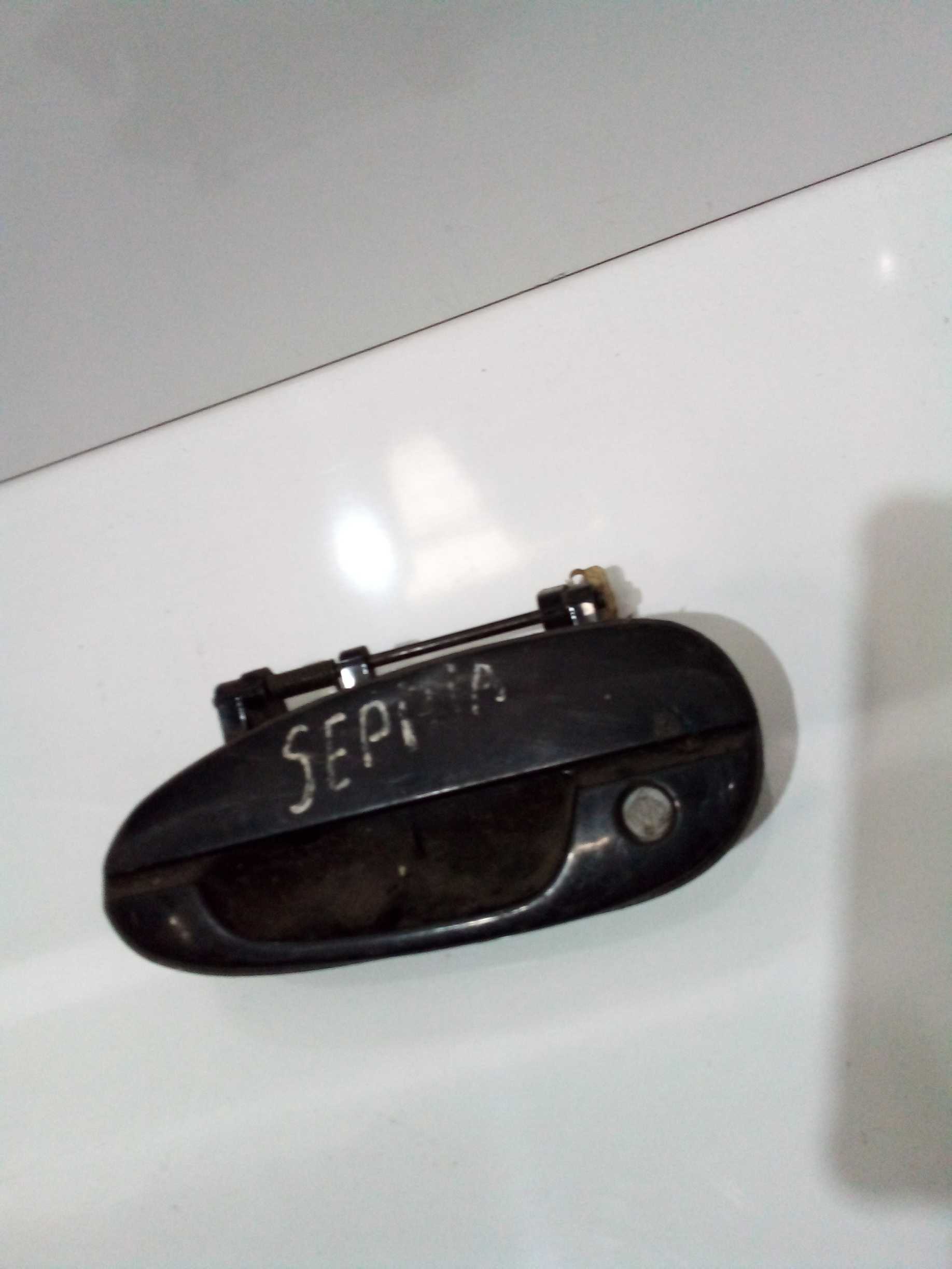 Maçaneta dianteira esquerda Kia sephia 1995 1