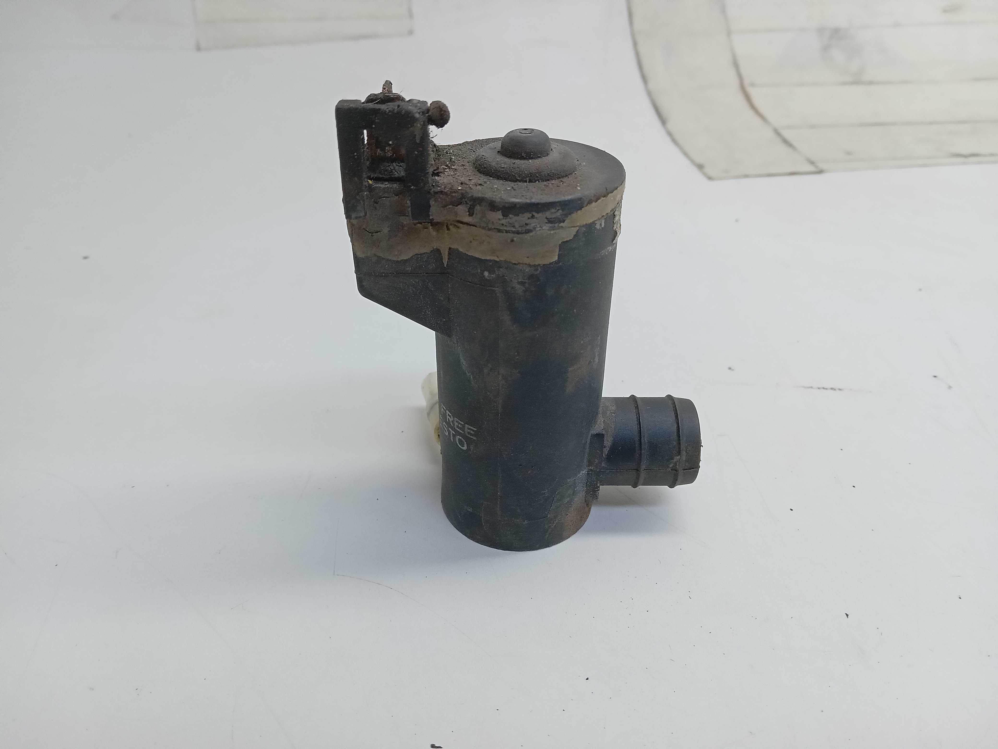 BOMBA ESGUICHO PARABRISA Honda Fit 2005 1