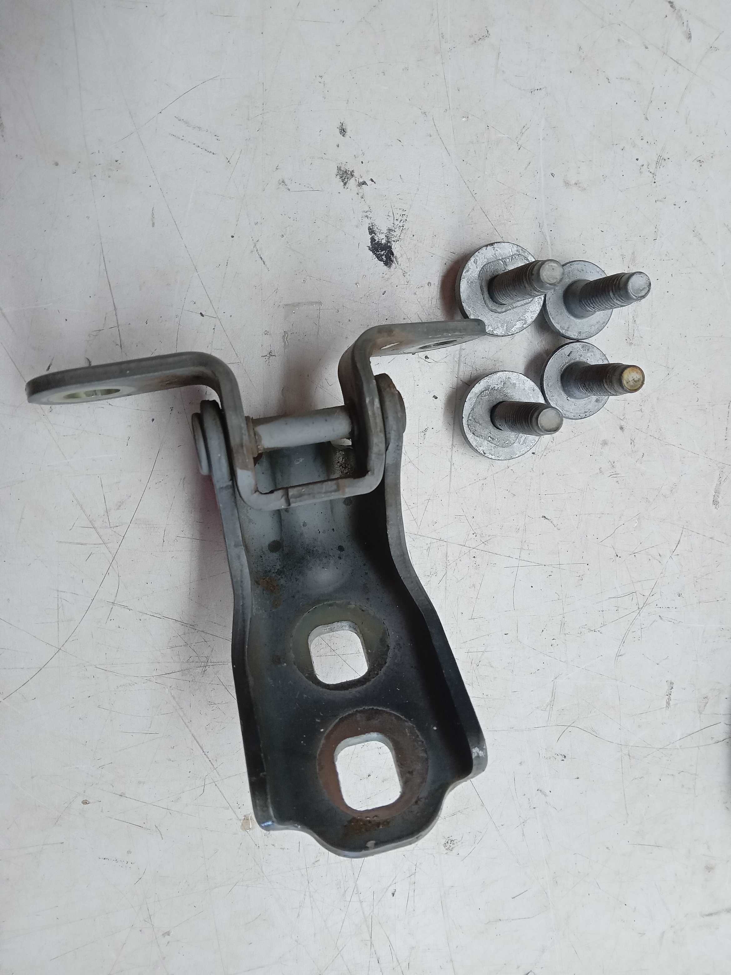 DOBRADIÇA SUPERIOR PORTA DIANTEIRA LD CHEVROLET COBALT 2013 2