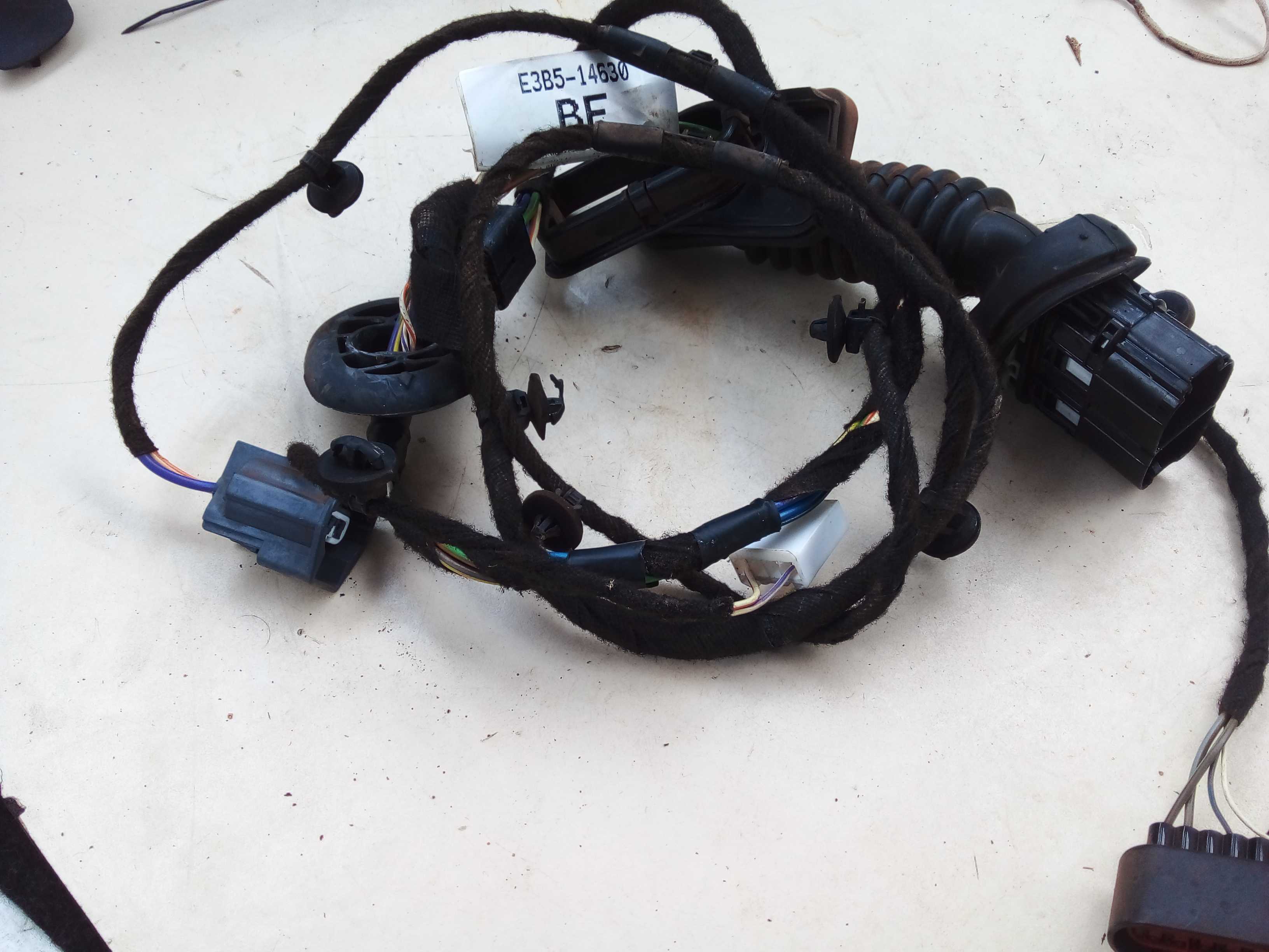 CHICOTE PORTA DIANT DIREITA KA 2015 E3B514630BF 2