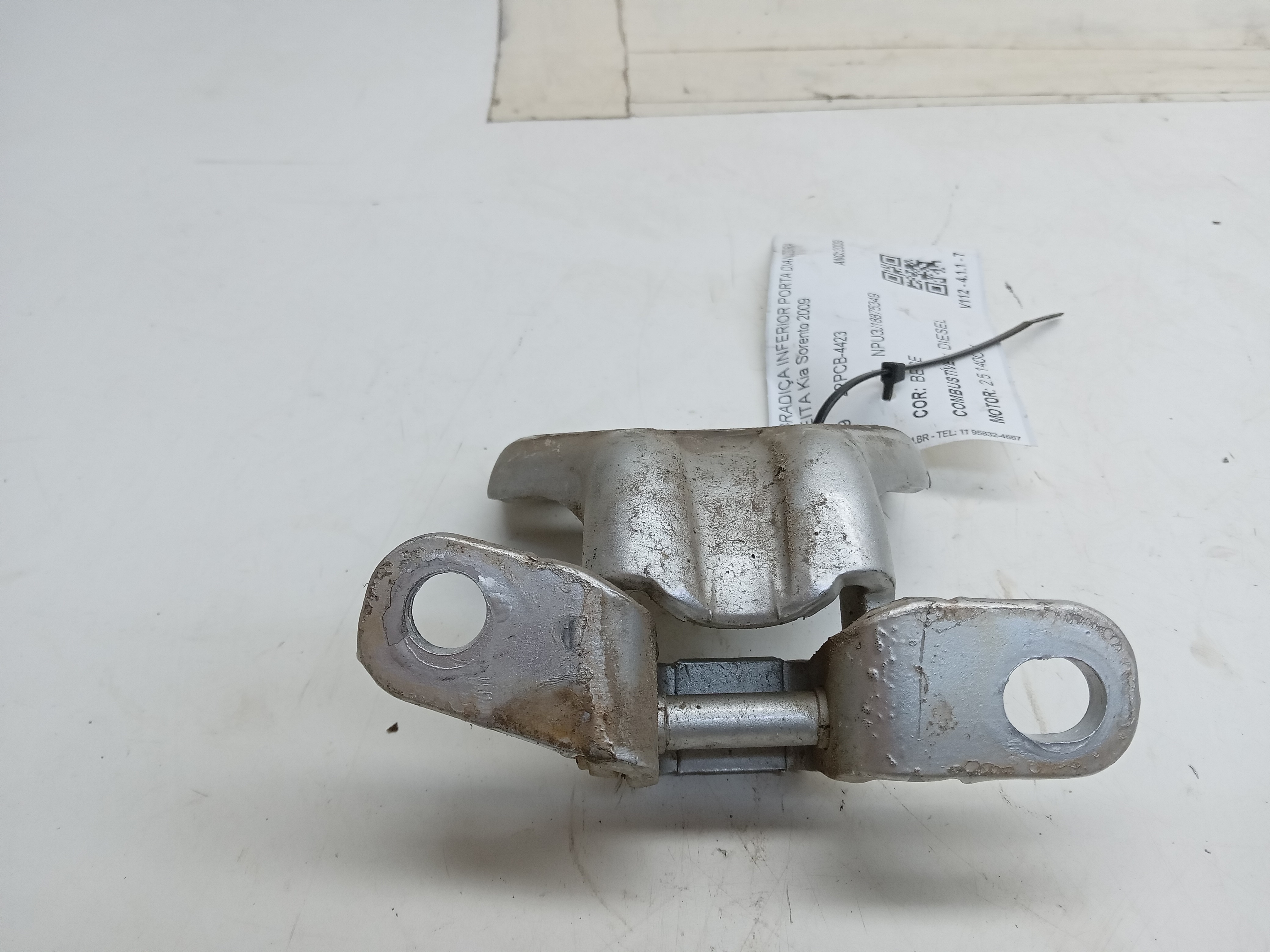 DOBRADIÇA INFERIOR DIANTEIRA LD Kia Sorento 2009 1