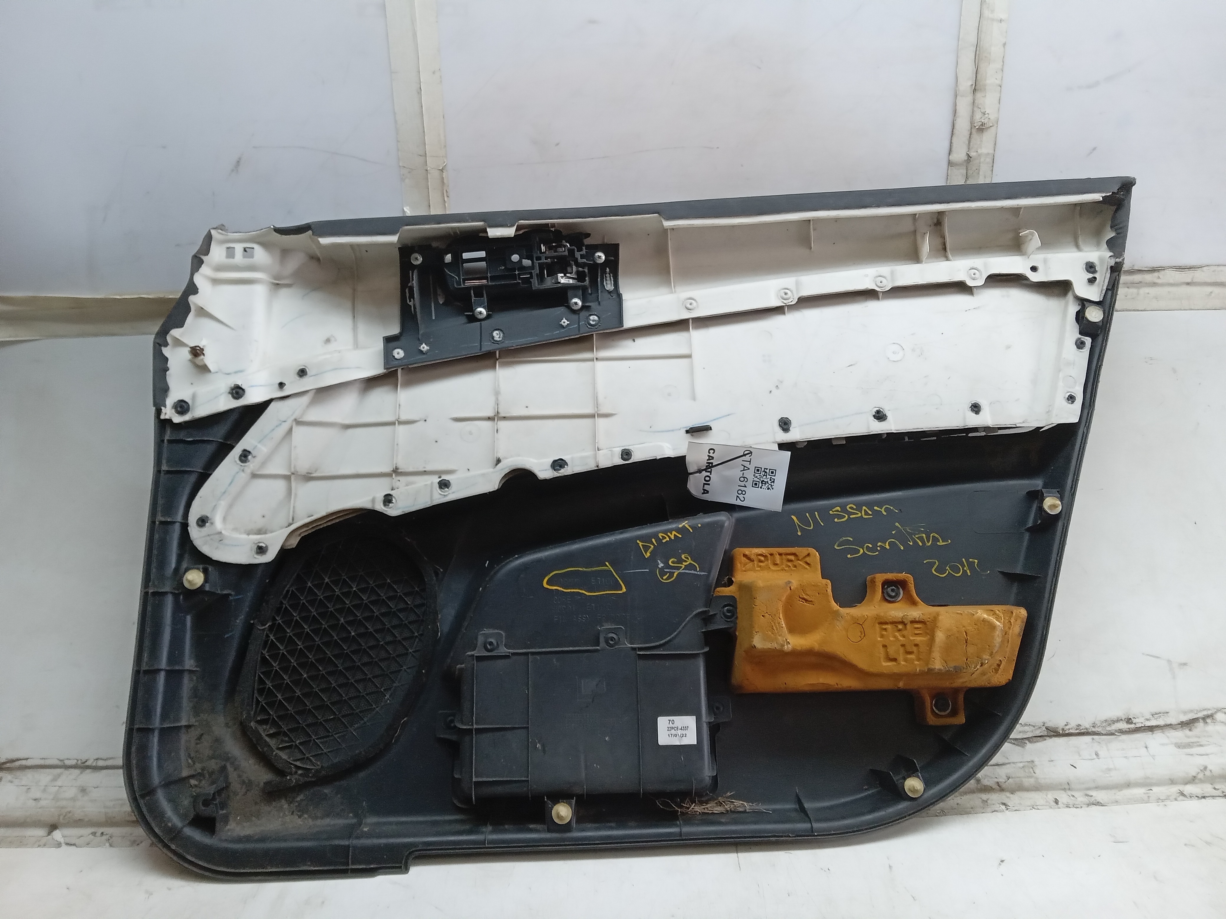 FORRO PORTA DIANT LE NISSAN SENTRA 2013 2