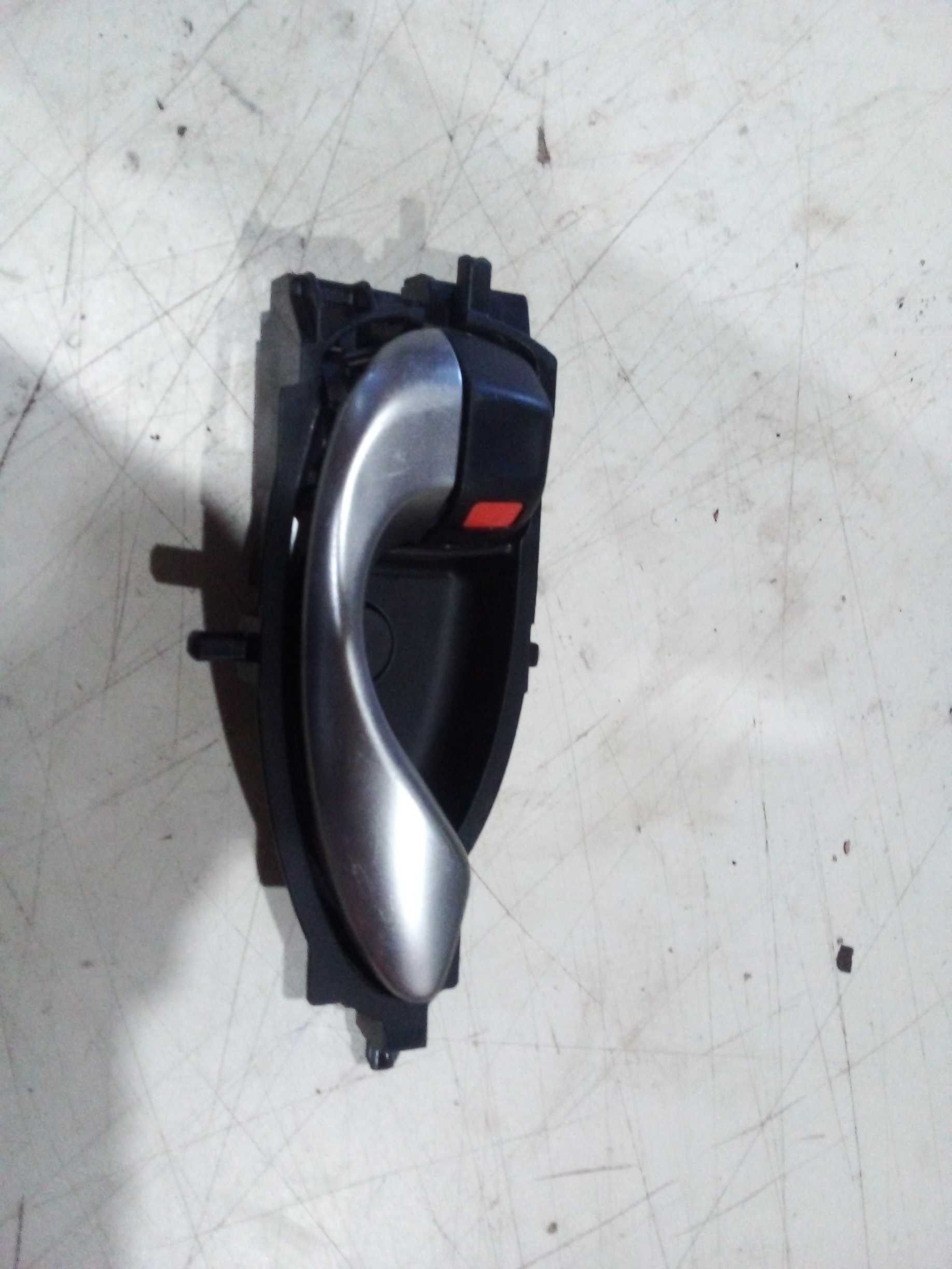 MAÇANETA INTERNA ESQ TOYOTA YARIS 2021
