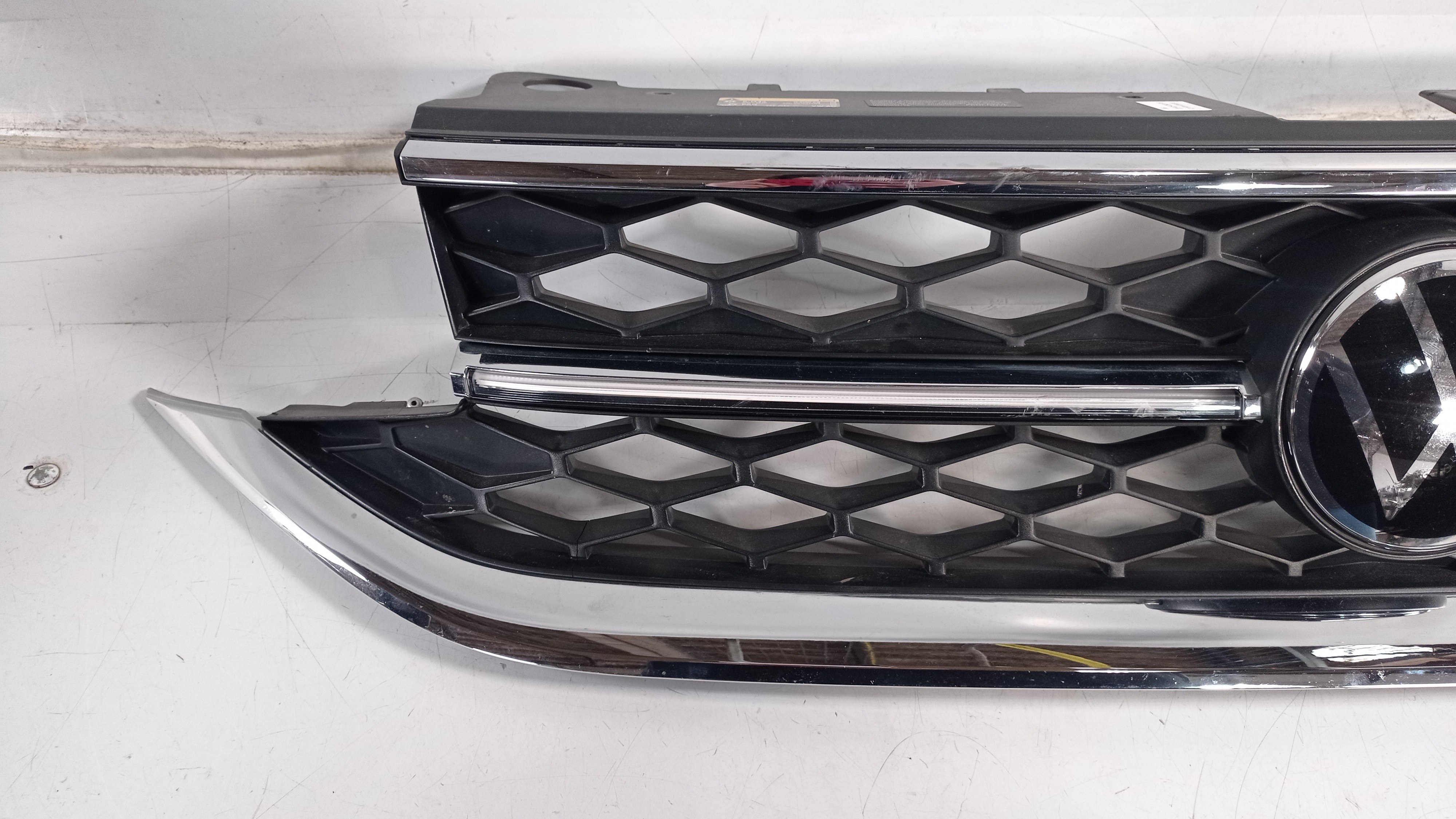 Grade Dianteira Volkswagen Taos 2022 Orig Para Recuperar 5