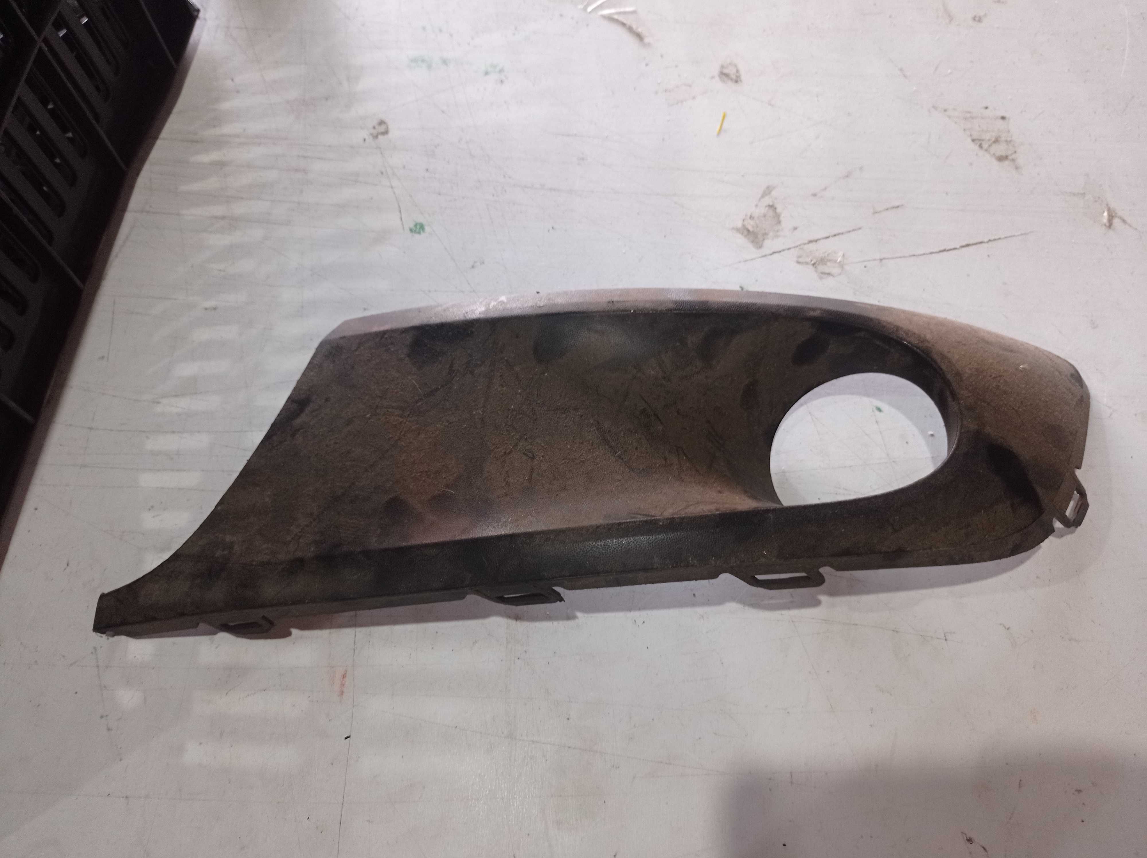MOLDURA GRADE FAROL MILHA ESQUERDO VW FOX GOL G3 2010 1