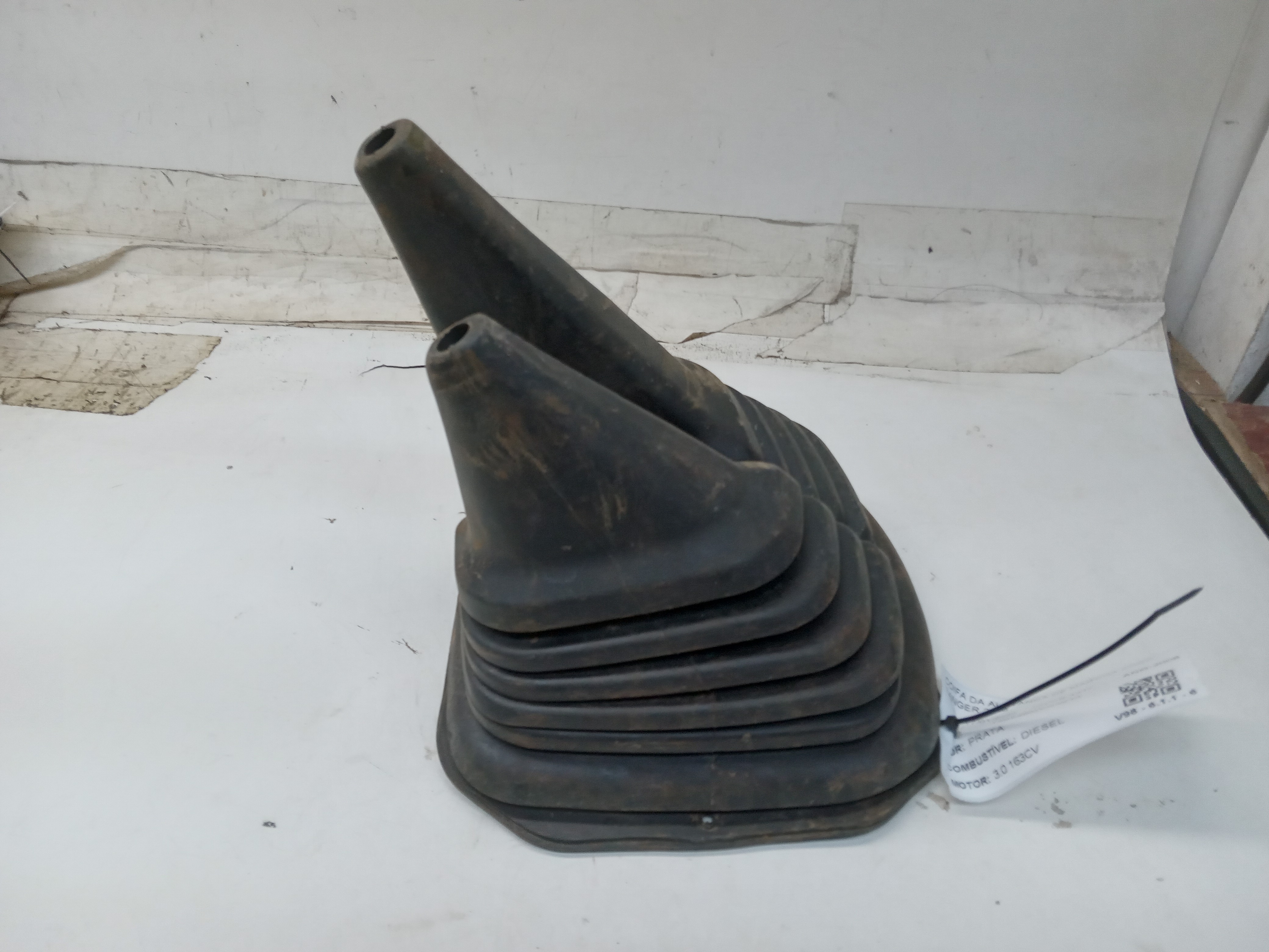 COIFA DA ALAVANCA DE MARCHA FORD RANGER CD 2008 1
