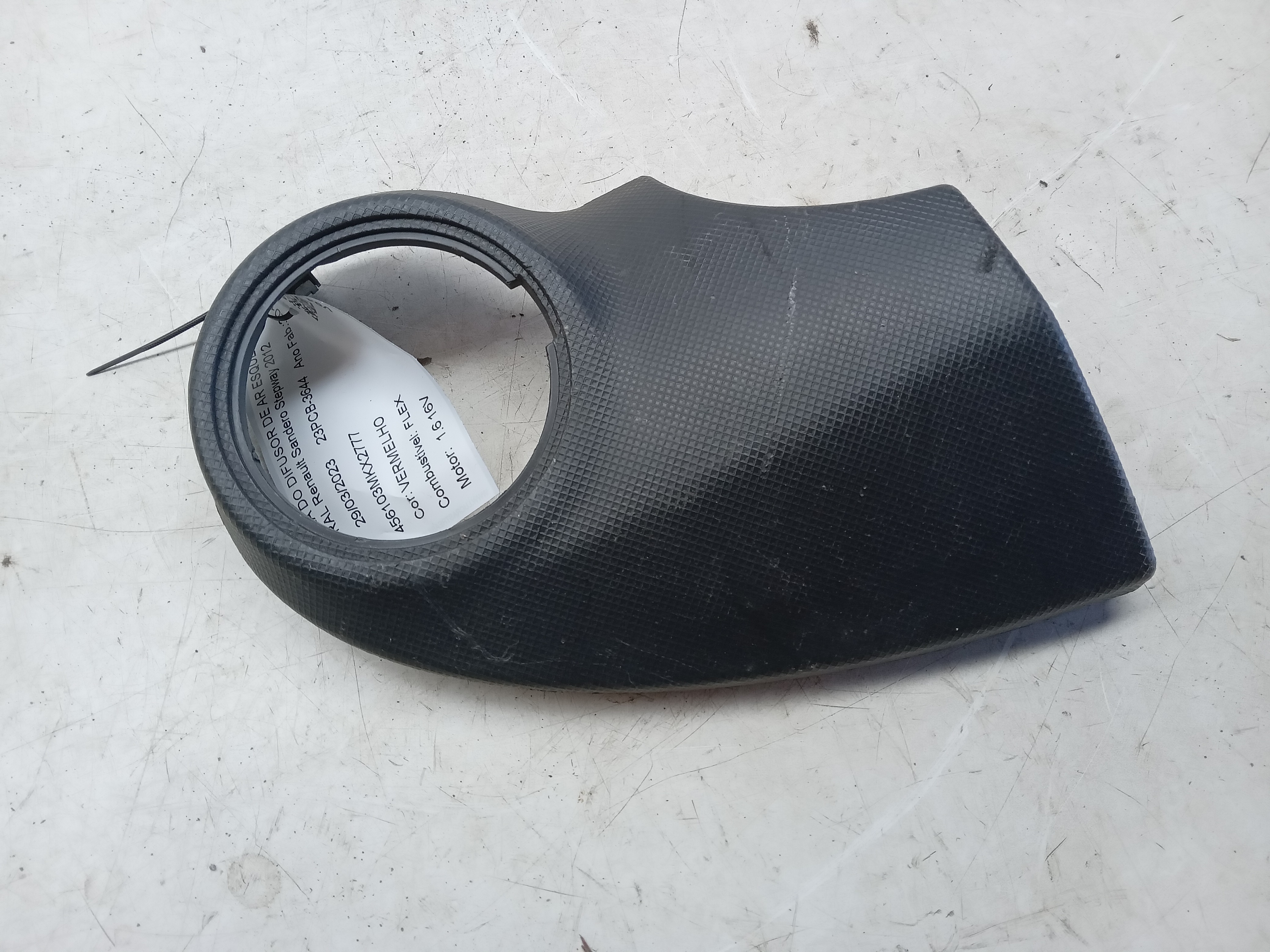 MOLDURA DIFUSOR AR ESQUERDO CENTRAL Renault Sandero 2012 1