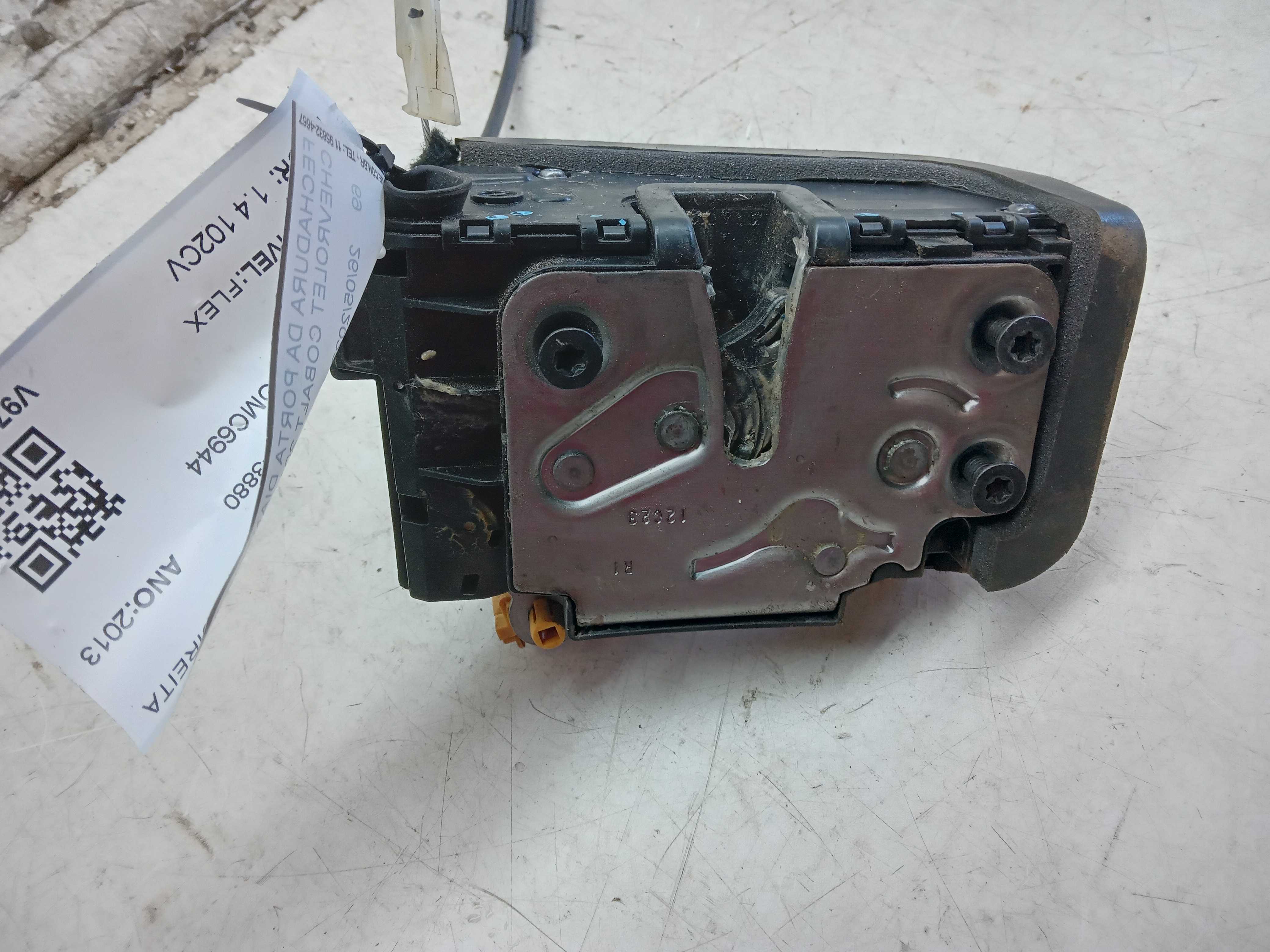 FECHADURA DA PORTA DIANTEIRA DIREITA CHEVROLET COBALT 2013 1