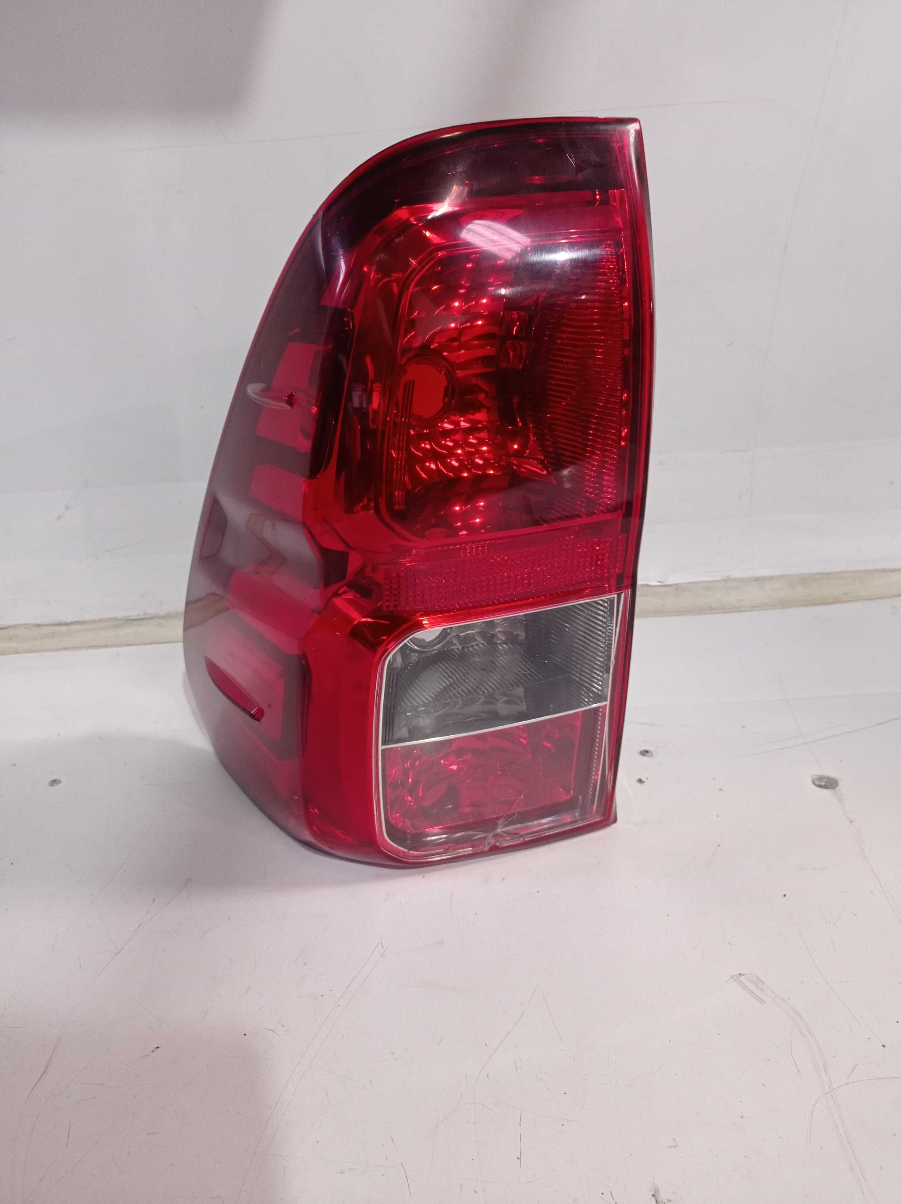 LANTERNA TRASEIRA ESQUERDA TOYOTA HILUX 2016 A 2018 1
