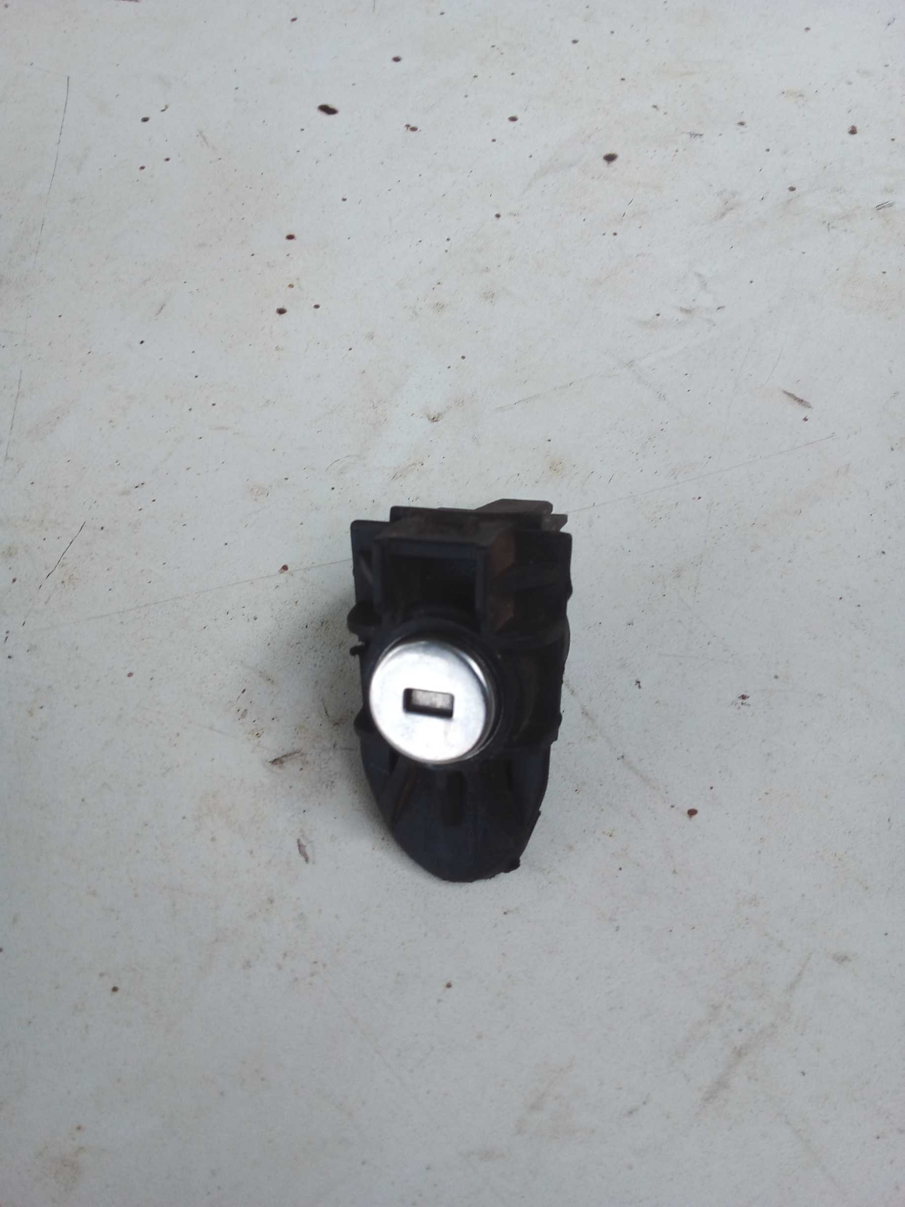 CILINDRO PORTA DIANT ESQUERDA KA 2015