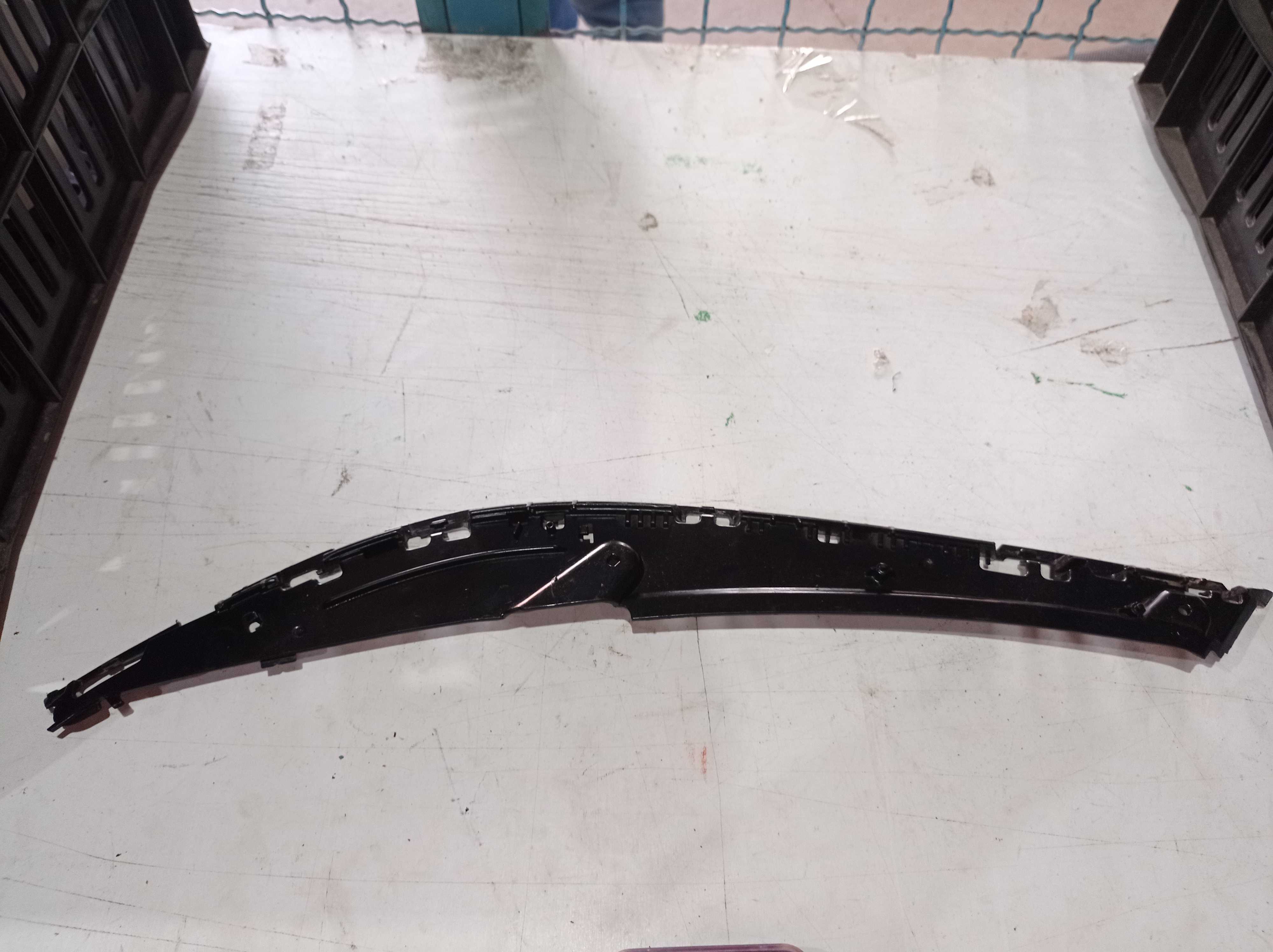 FRISO DE FAROL DIANTEIRO ESQUERDO VW PASSAT 2014 A 2017