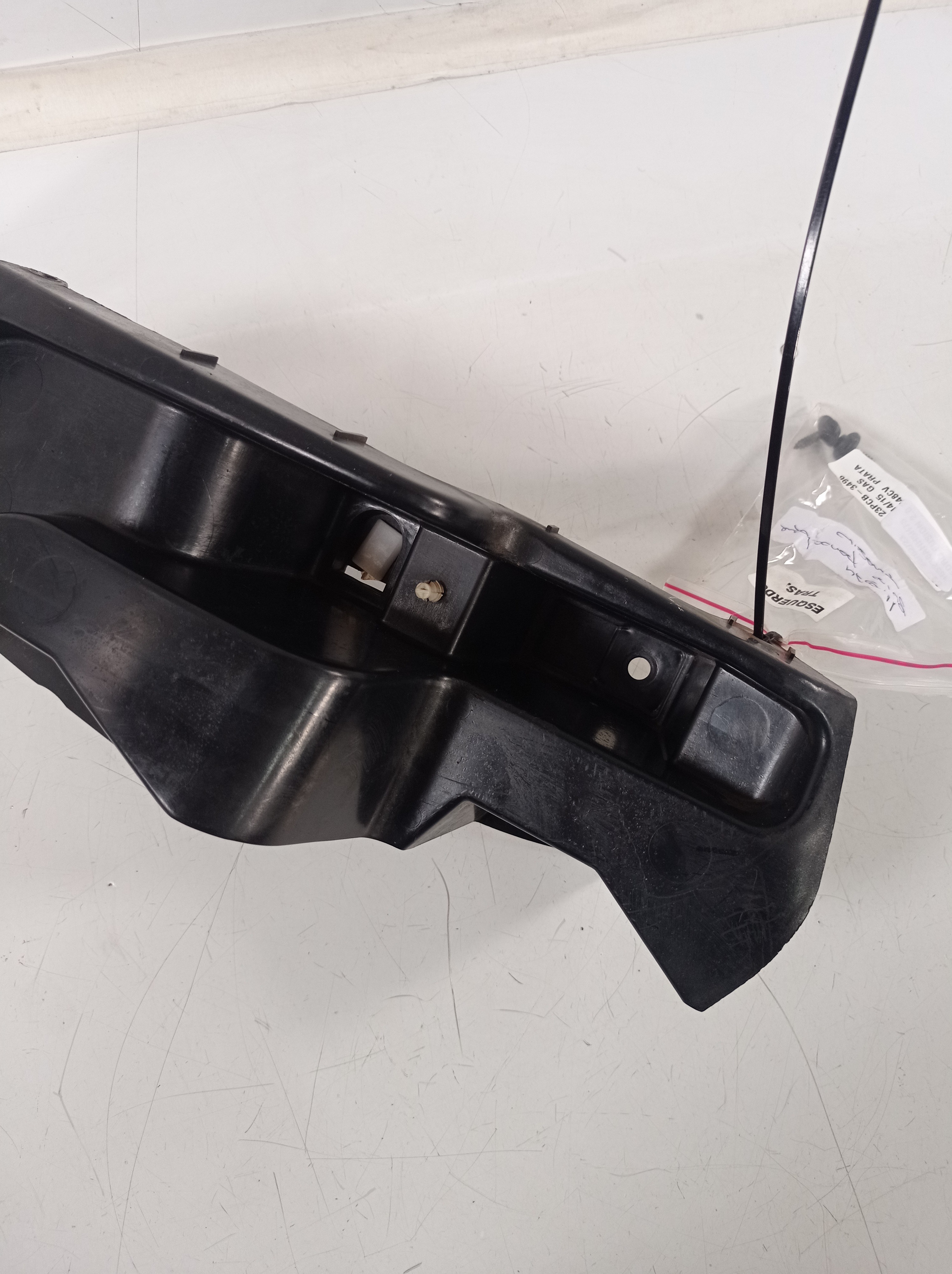 Guia Parachoque Traseiro Esquerdo Ford Fusion 2014 A 2015 2