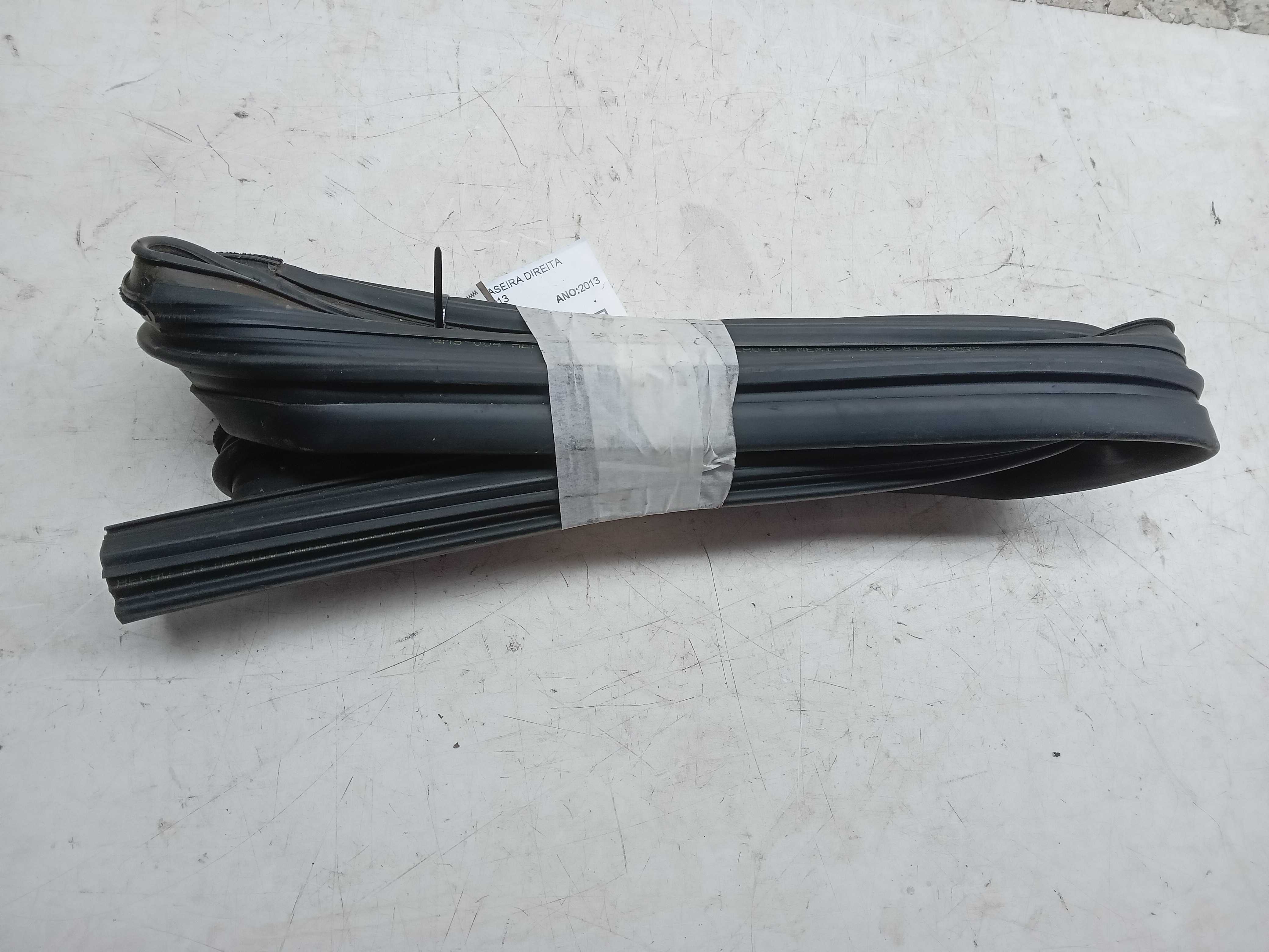 GUARNIÇÃO PORTA TRASEIRA DIREITA CHEVROLET COBALT 2013 2