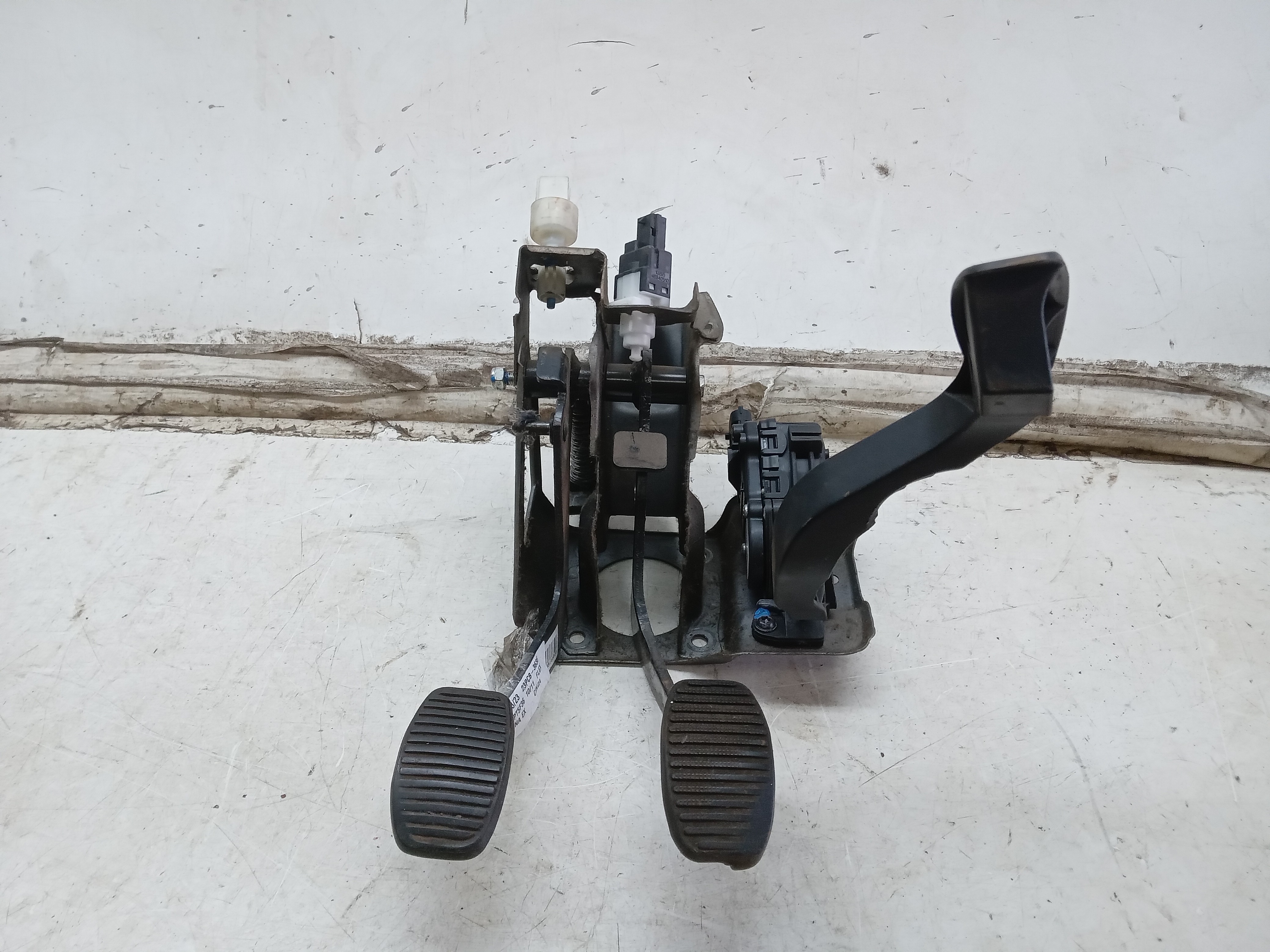 PEDALEIRA PEDAL FREIO EMBREAGEM E ACELERADOR FIAT SIENA 2011 1