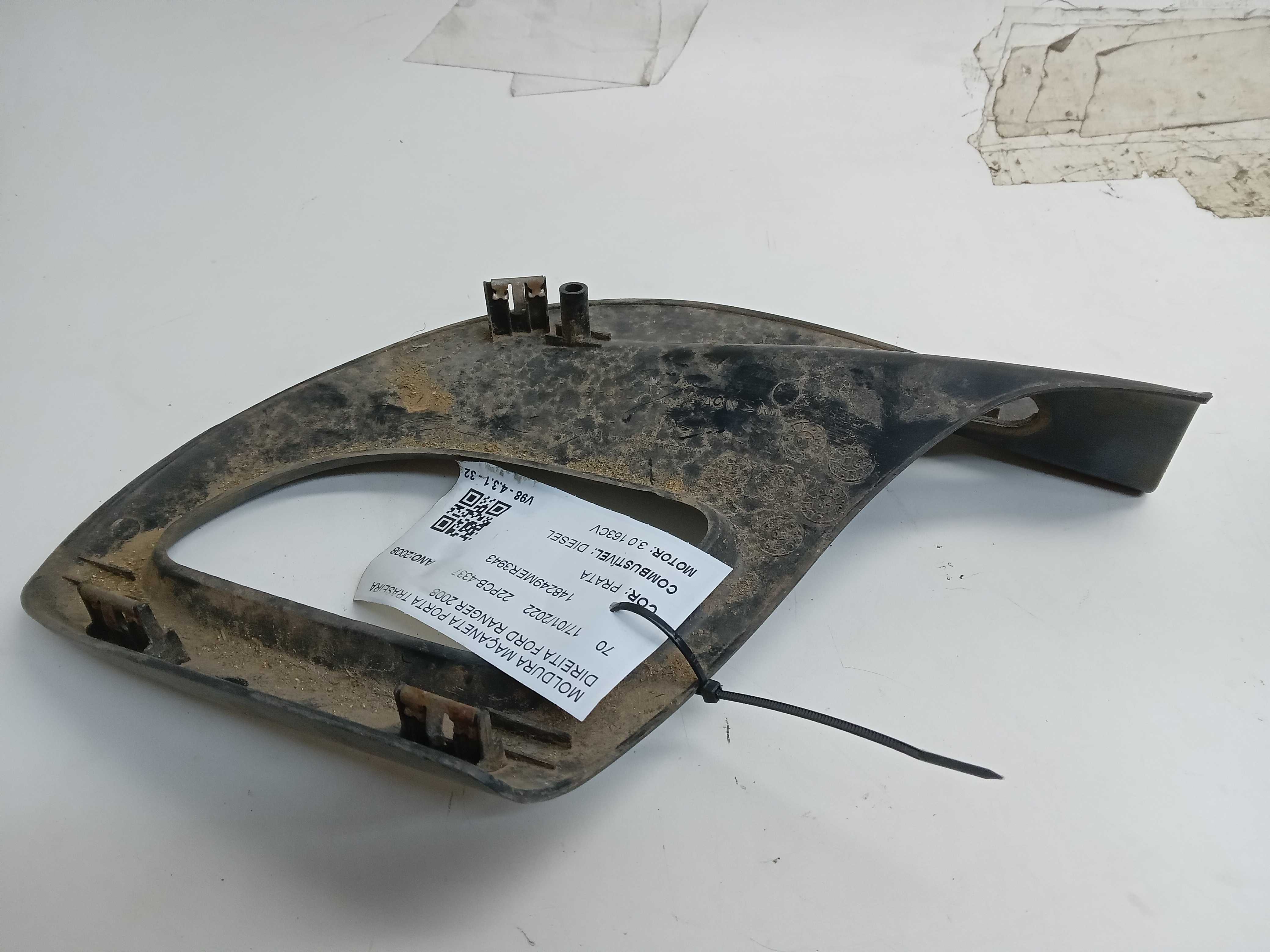 MOLDURA MAÇANETA PORTA TRASEIRA DIREITA FORD RANGER 2008 2