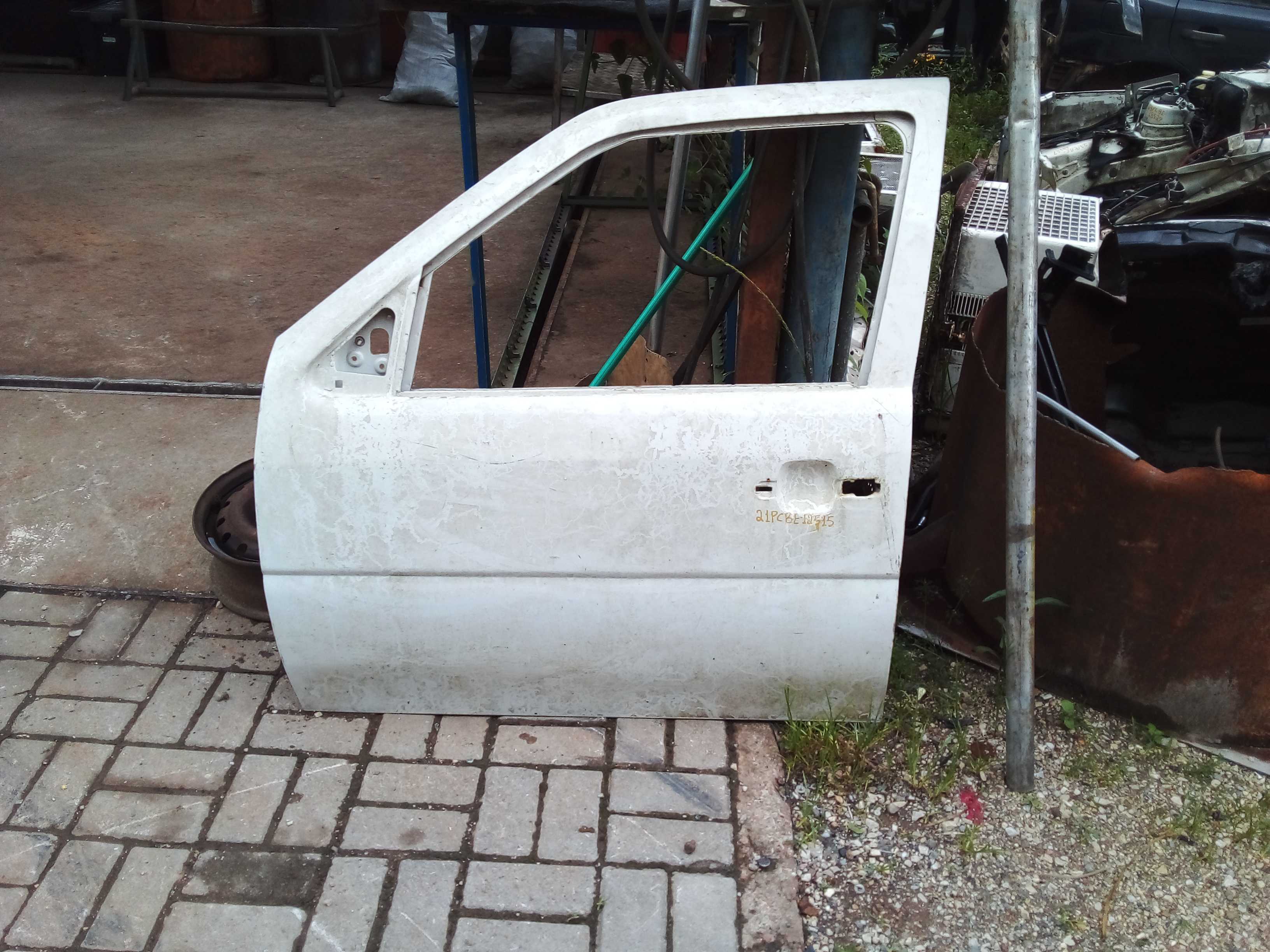 PORTA ESQUERDA SAVEIR9 2002 1