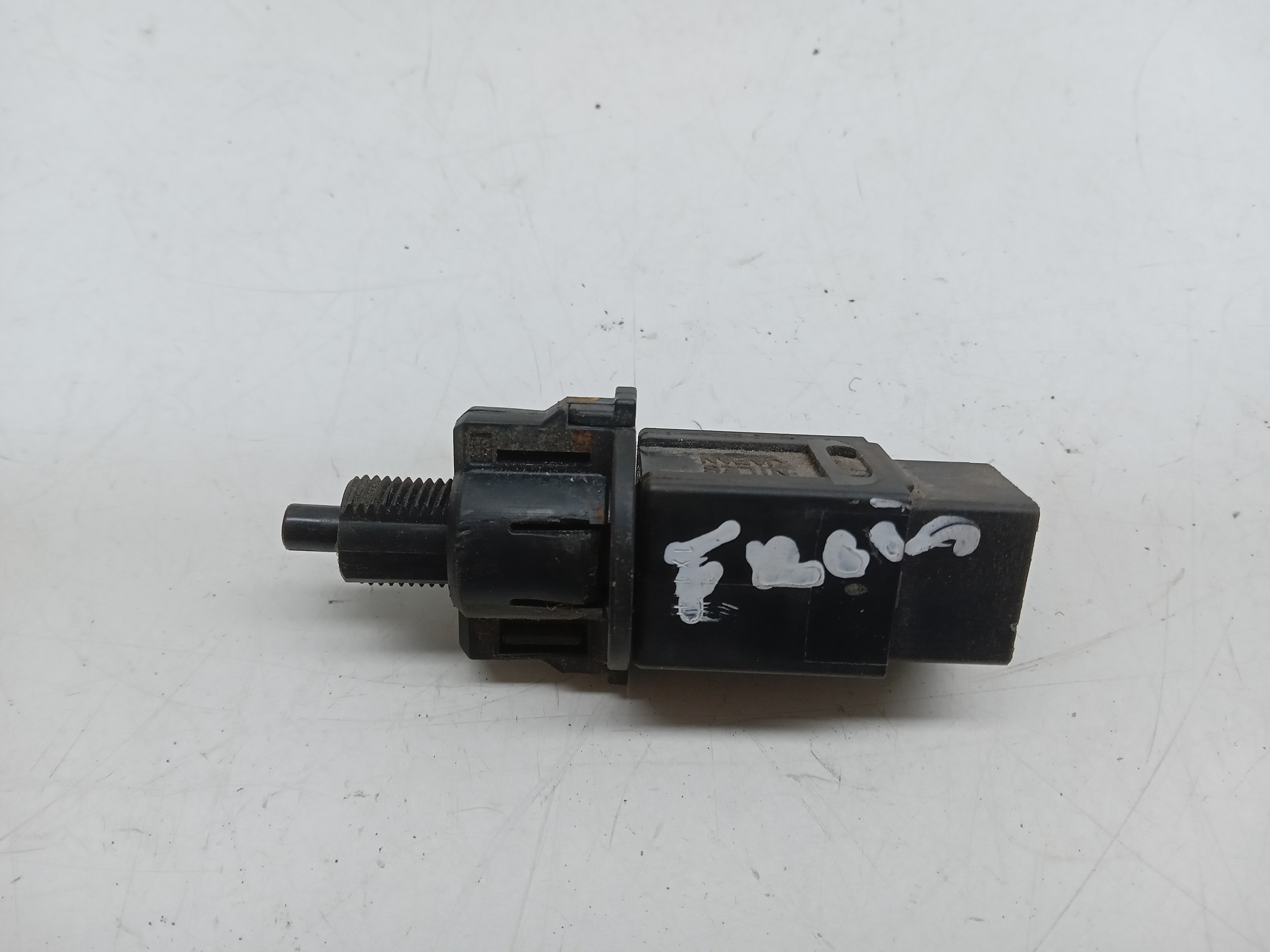 INTERRUPTOR DE FREIO NISSAN MARCH 2012 2