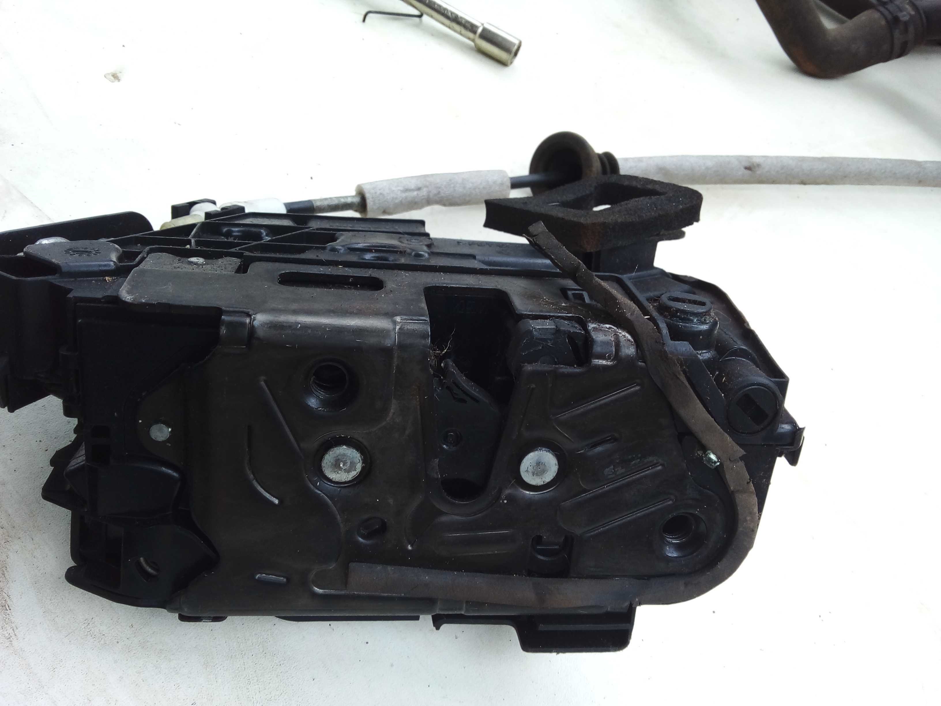 FECHADURA PORTA TRAS. DIREITA JETTA TIGUAN 2017 5MM.839.016 2