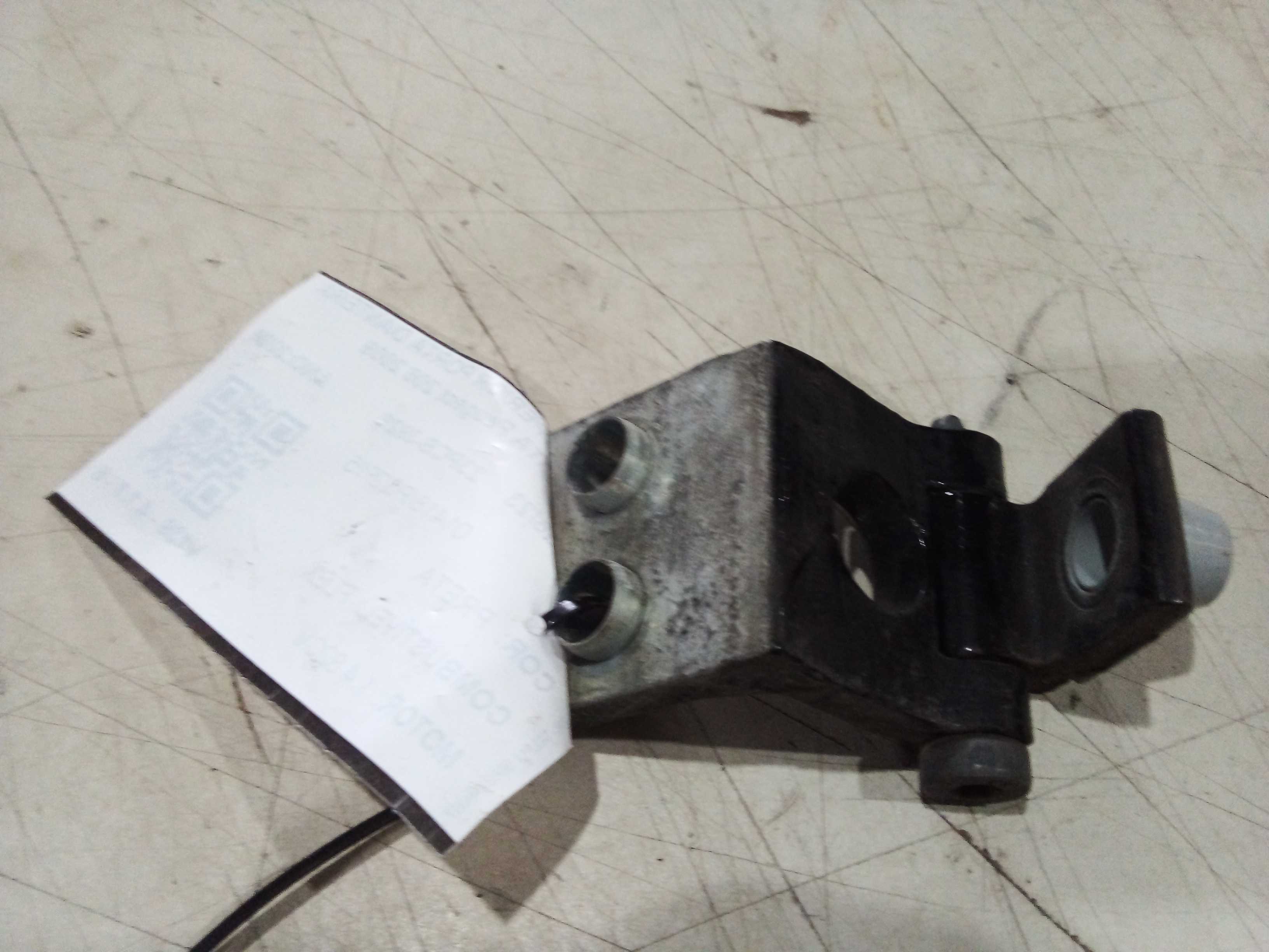 DOBRADIÇA SUPERIOR PORTA DIANTEIRA DIREITA Peugeot 206 2009 1