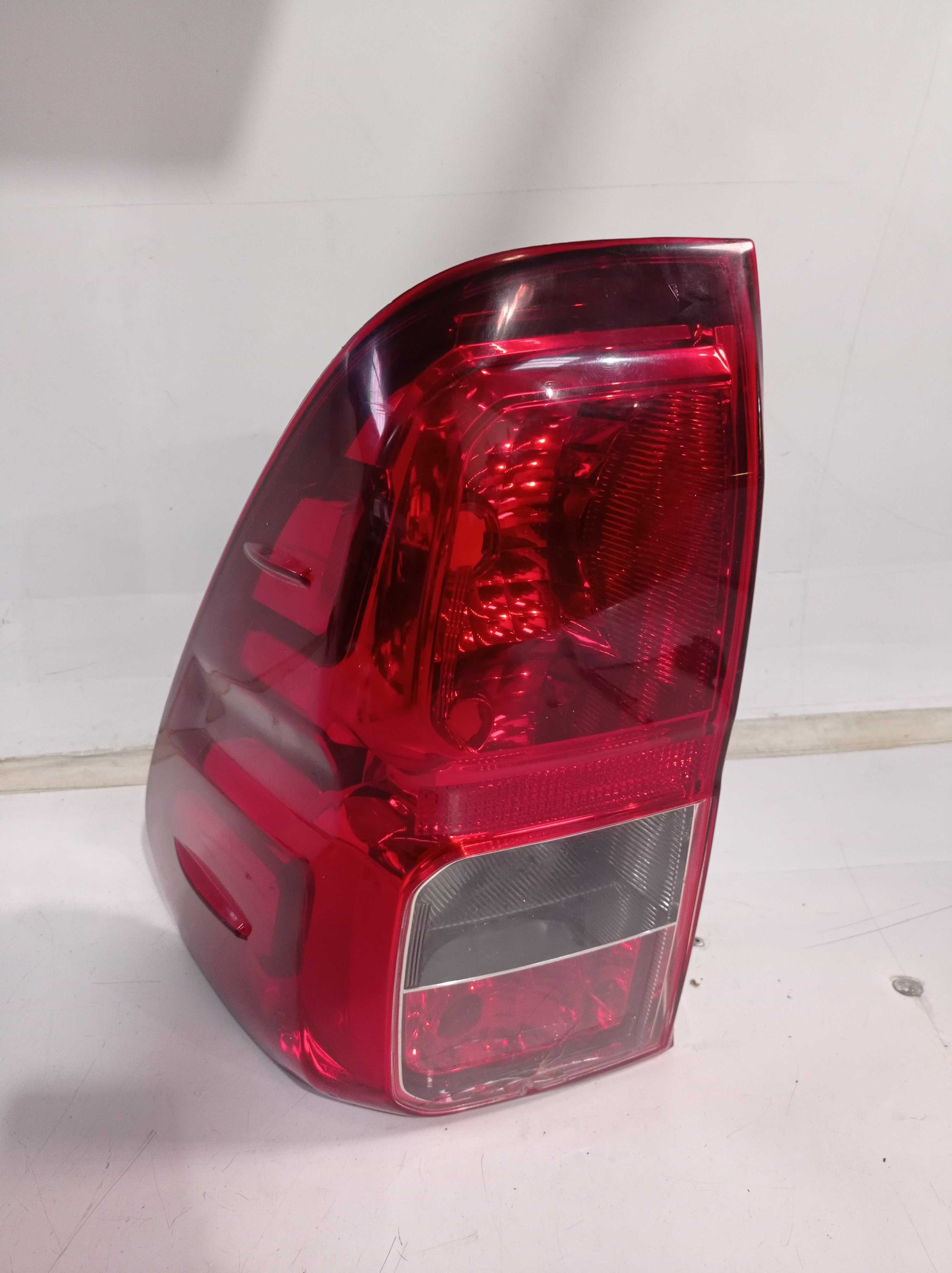 LANTERNA TRASEIRA ESQUERDA TOYOTA HILUX 2016 A 2018 3