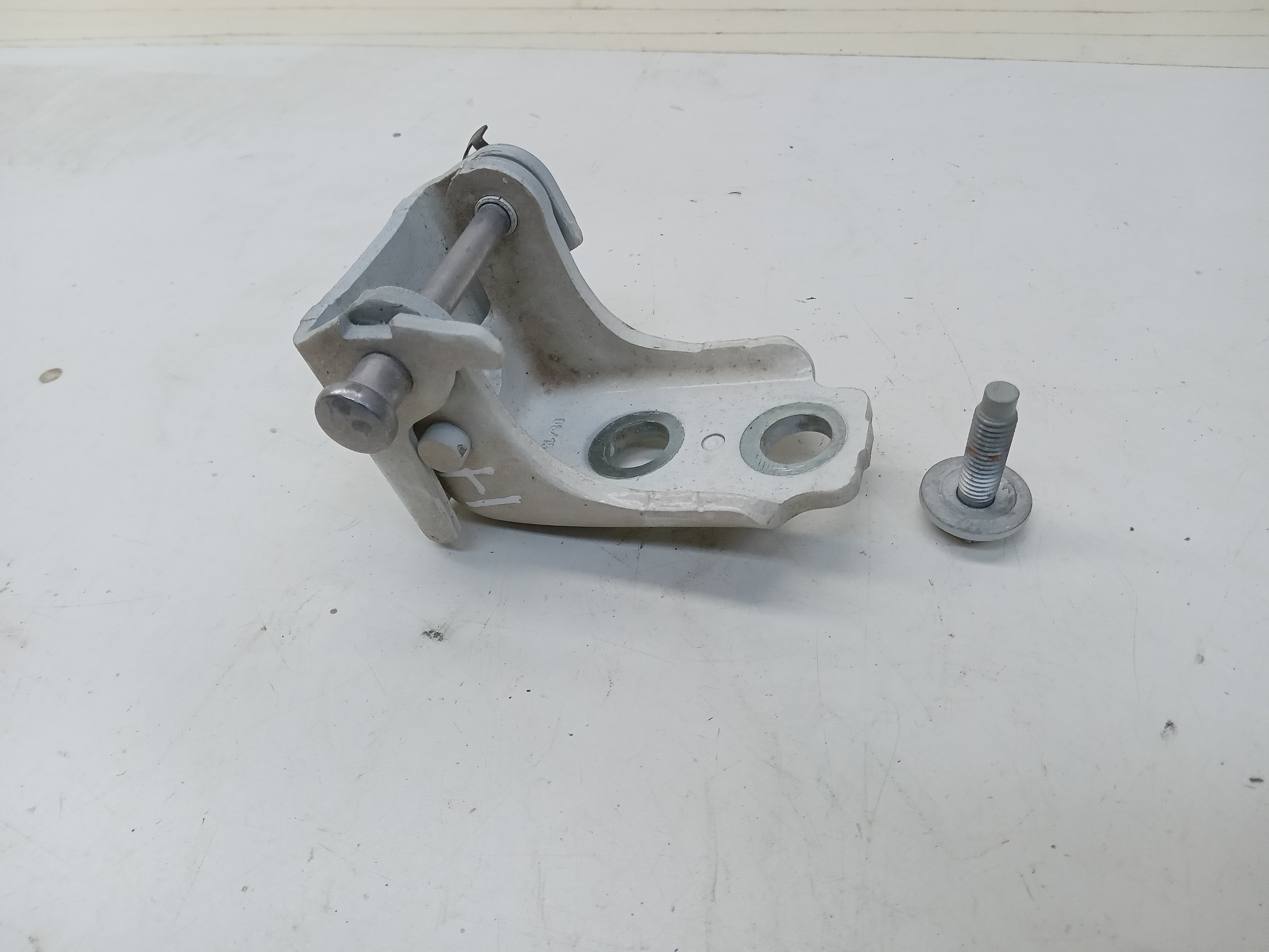 DOBRADIÇA INFERIOR PORTA TRASEIRA ESQUERDA CITROEN C3 2016 2