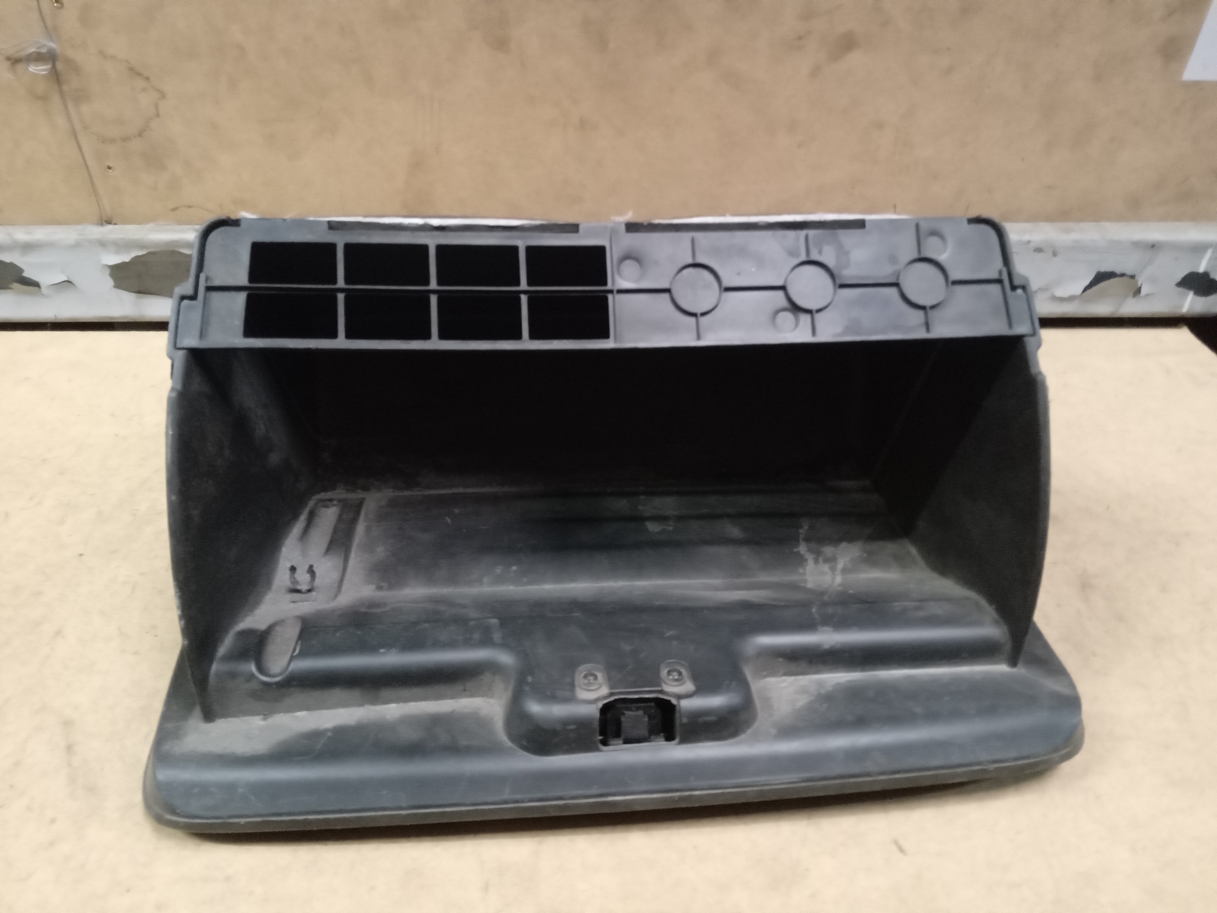 PORTA LUVAS GM TRACKER 2016 2