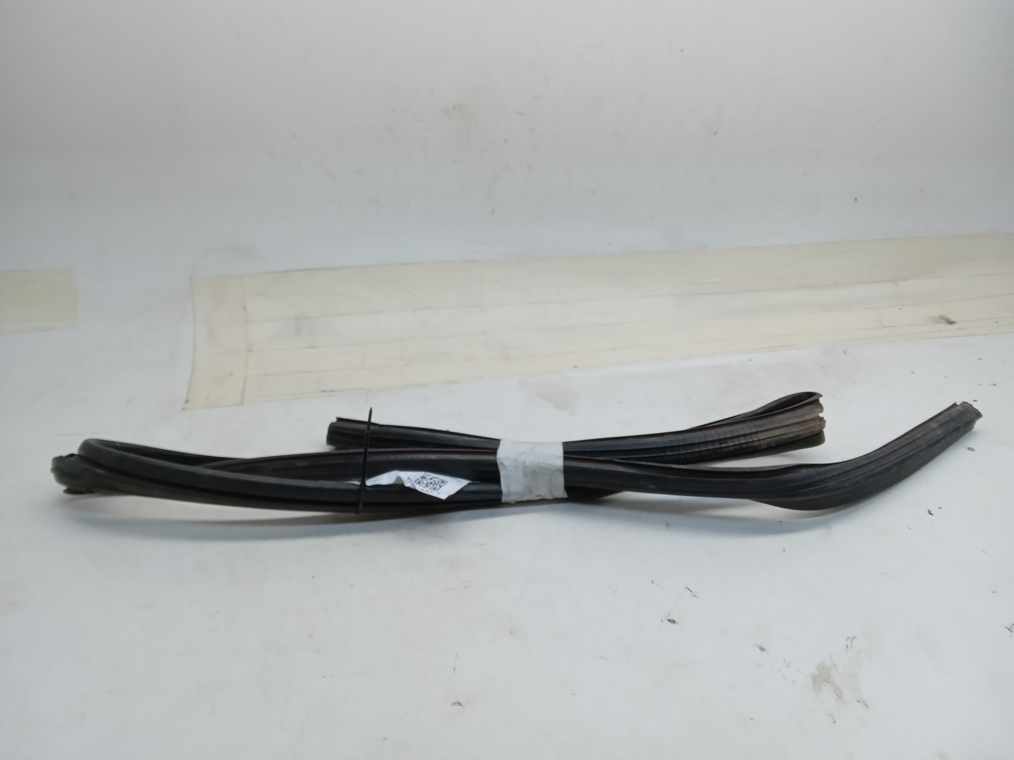 GUARNIÇÃO PORTA TRASEIRA DIREITA Chevrolet Astra 2008