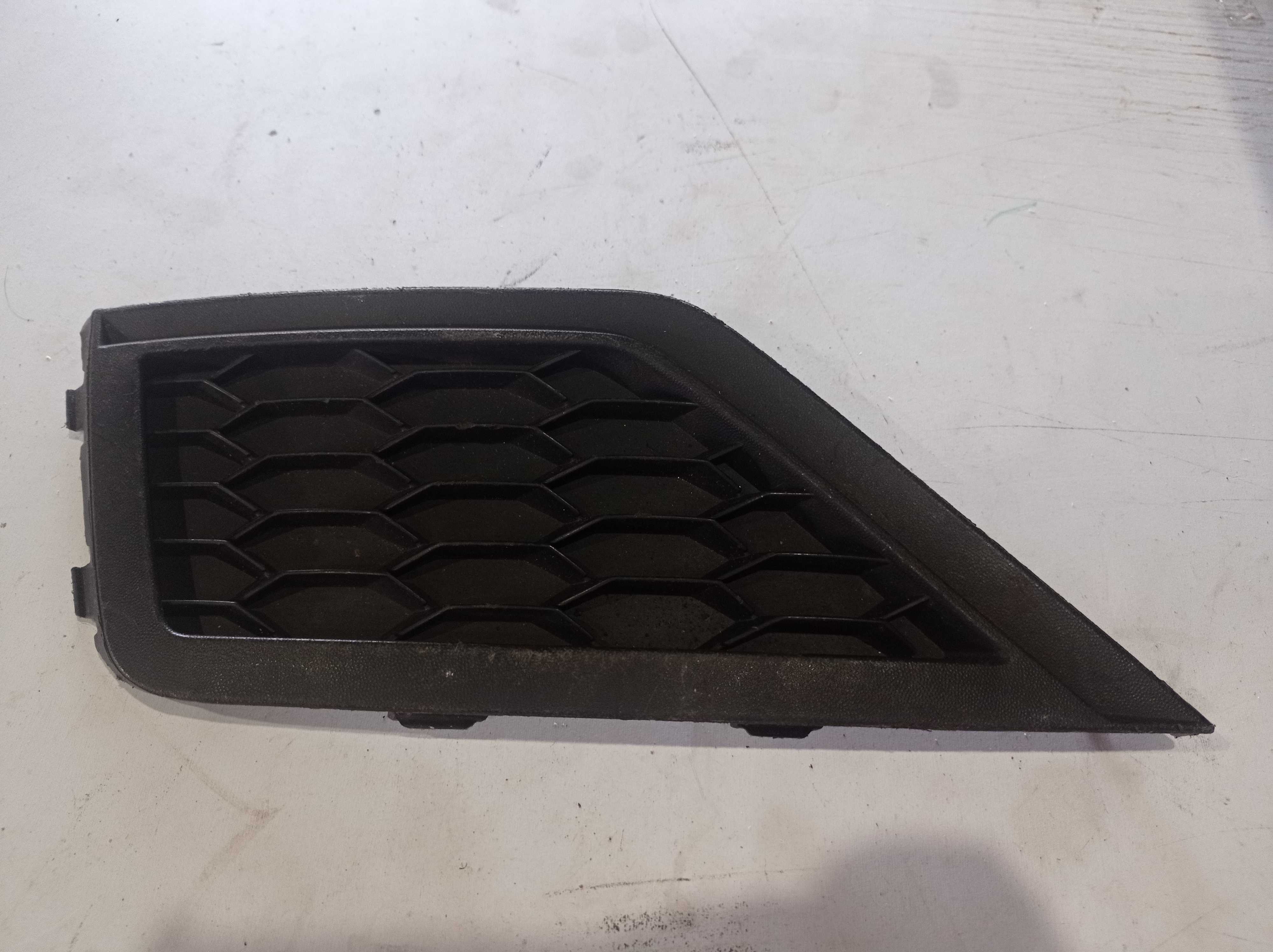 MOLDURA FAROL MILHA ESQUERDA VW GOL VOYAGE G5 1