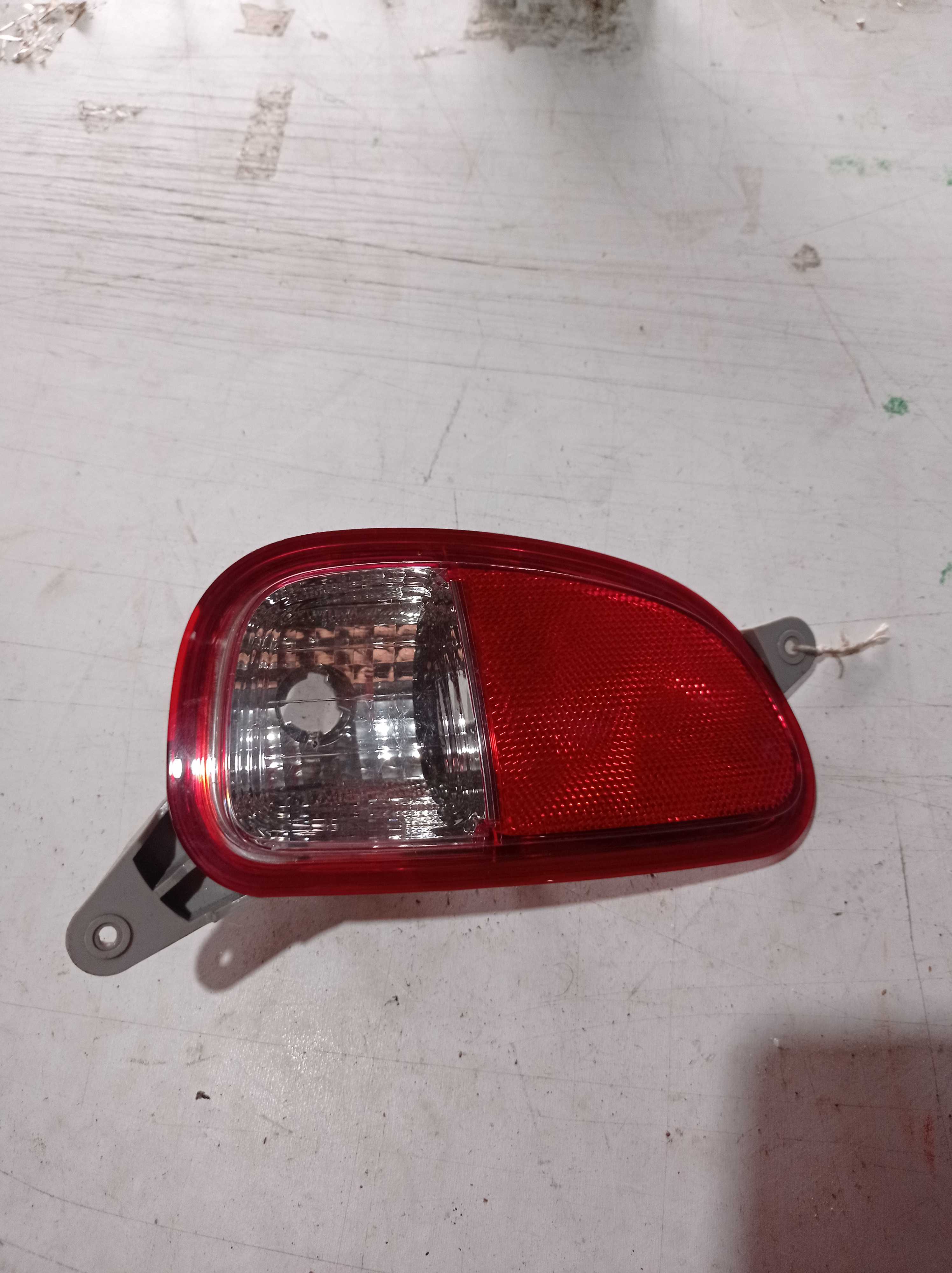 REFLETOR LUZ TRASEIRA DIREITA KIA PICANTO 2013