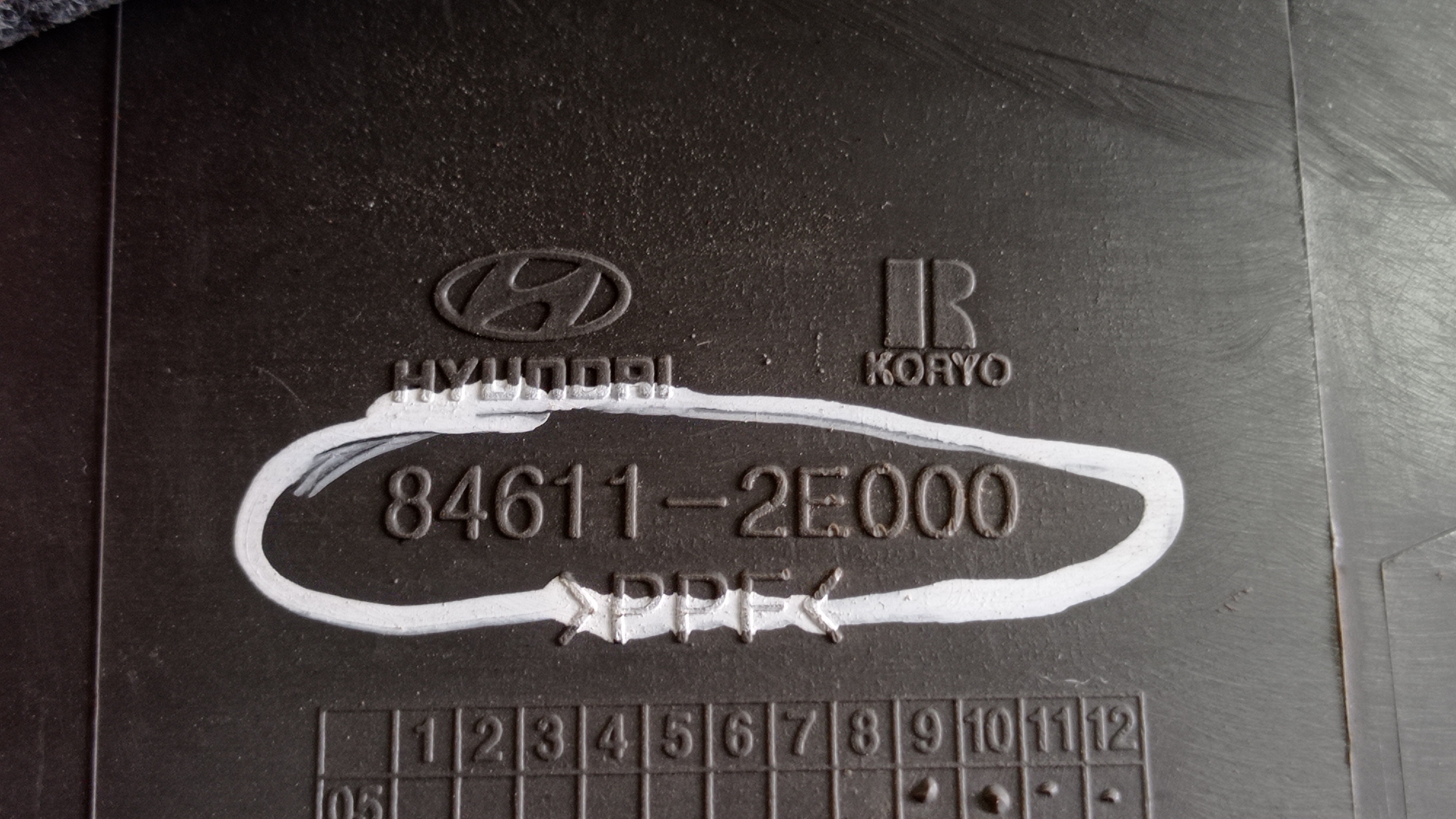 84611 2e000  Moldura Console Central Hyundai Tucson 05 10 4