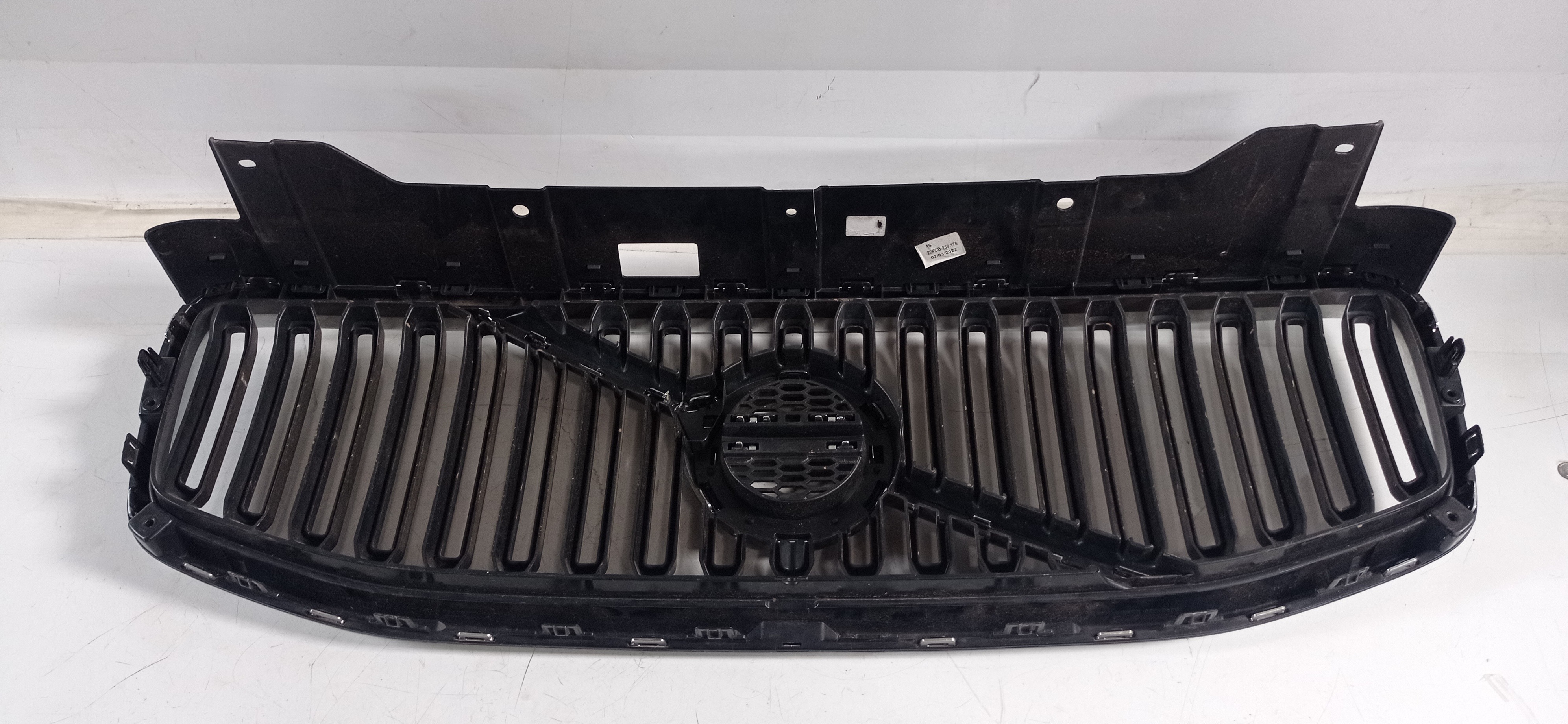 Grade Dianteira Volvo Xc60 2017 A 2021 Para Recuperar 10