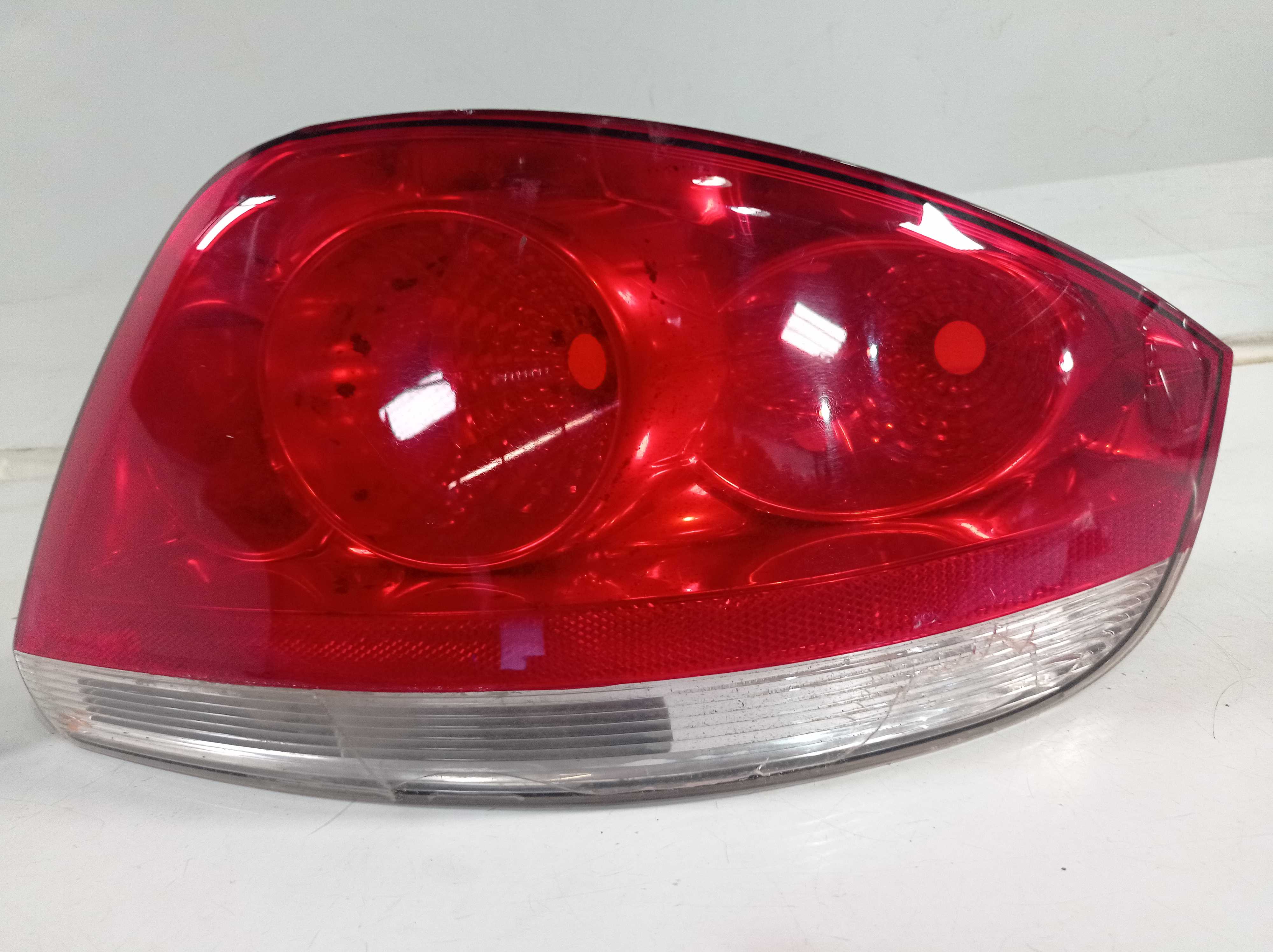 Lanterna traseira direita Fiat Linea 2010 p/recuperar 2