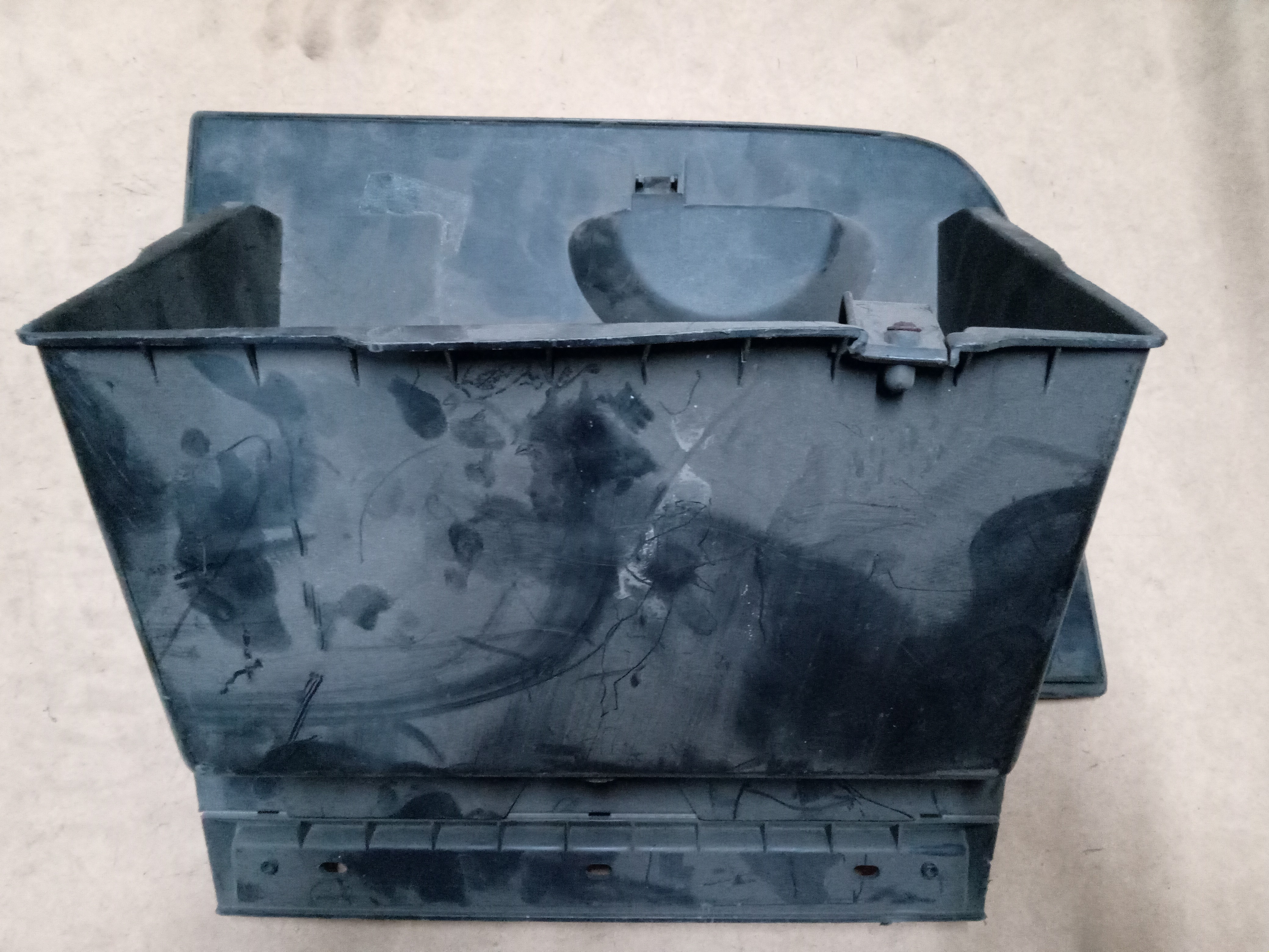PORTA LUVAS FORD FOCUS 2005 1