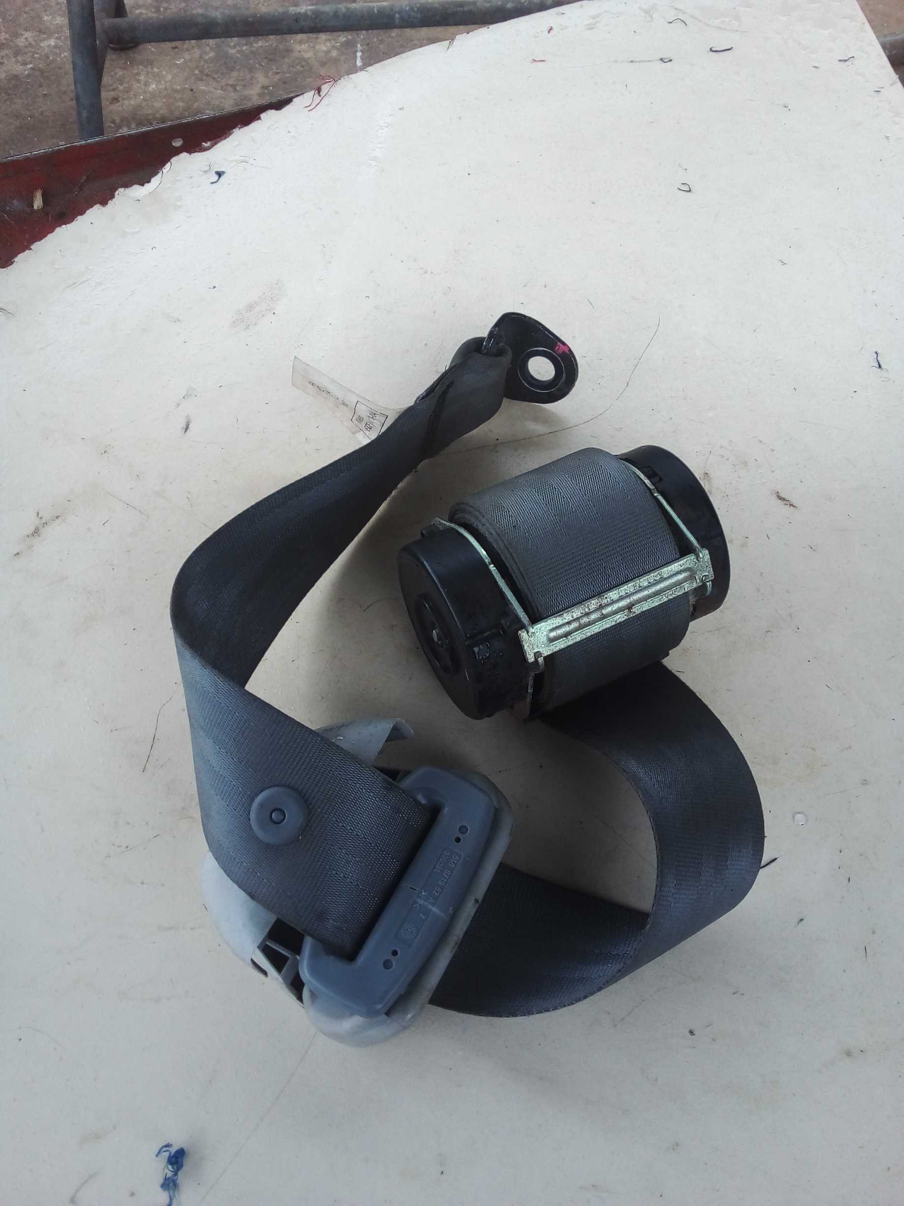 CINTO SEGURANÇA TRÁS DIREITO CINZA HILUX 2010 733600K06