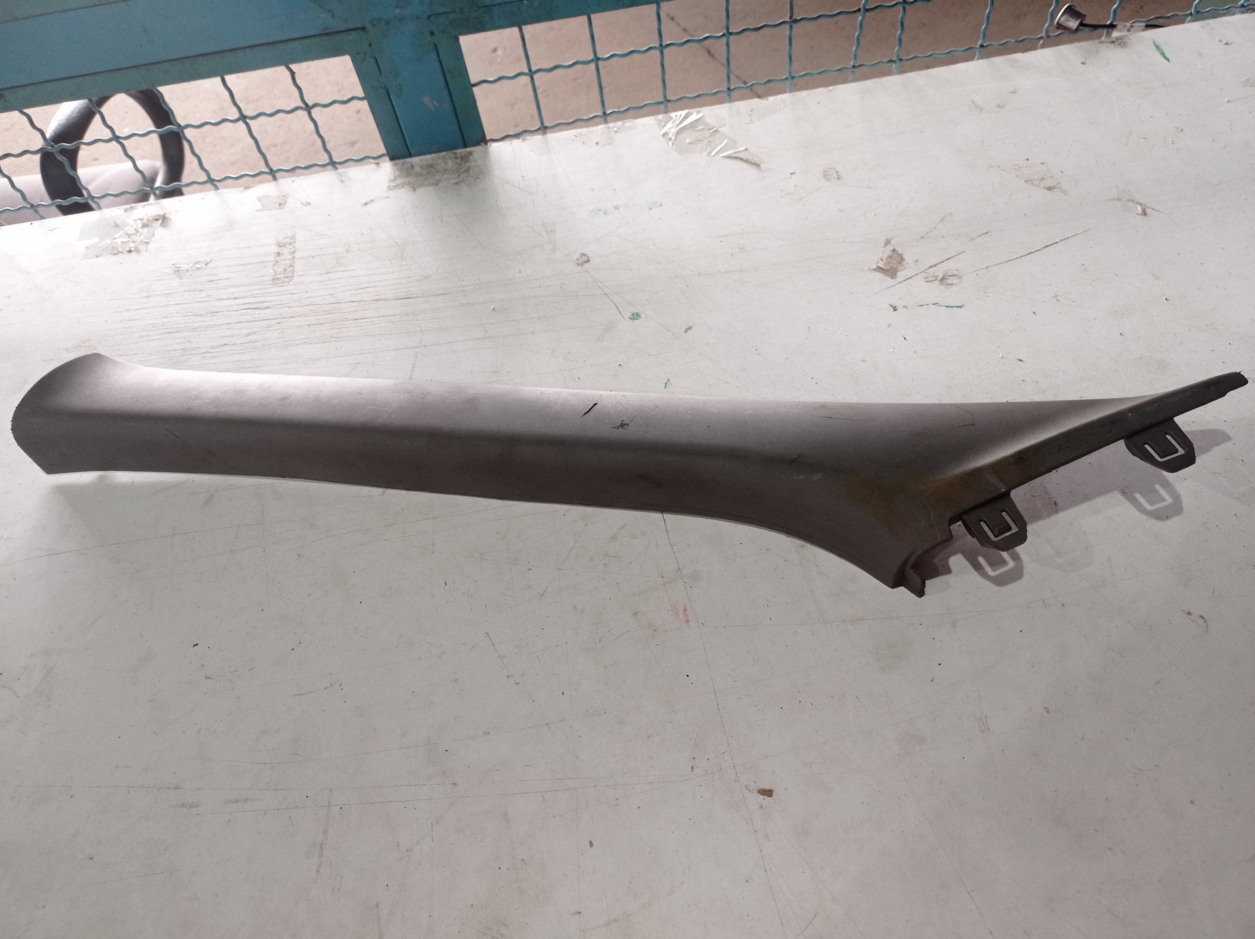 MOLDURA COLUNA PARABRISA LADO ESQUERDO RENAULT MASTER 2015 1