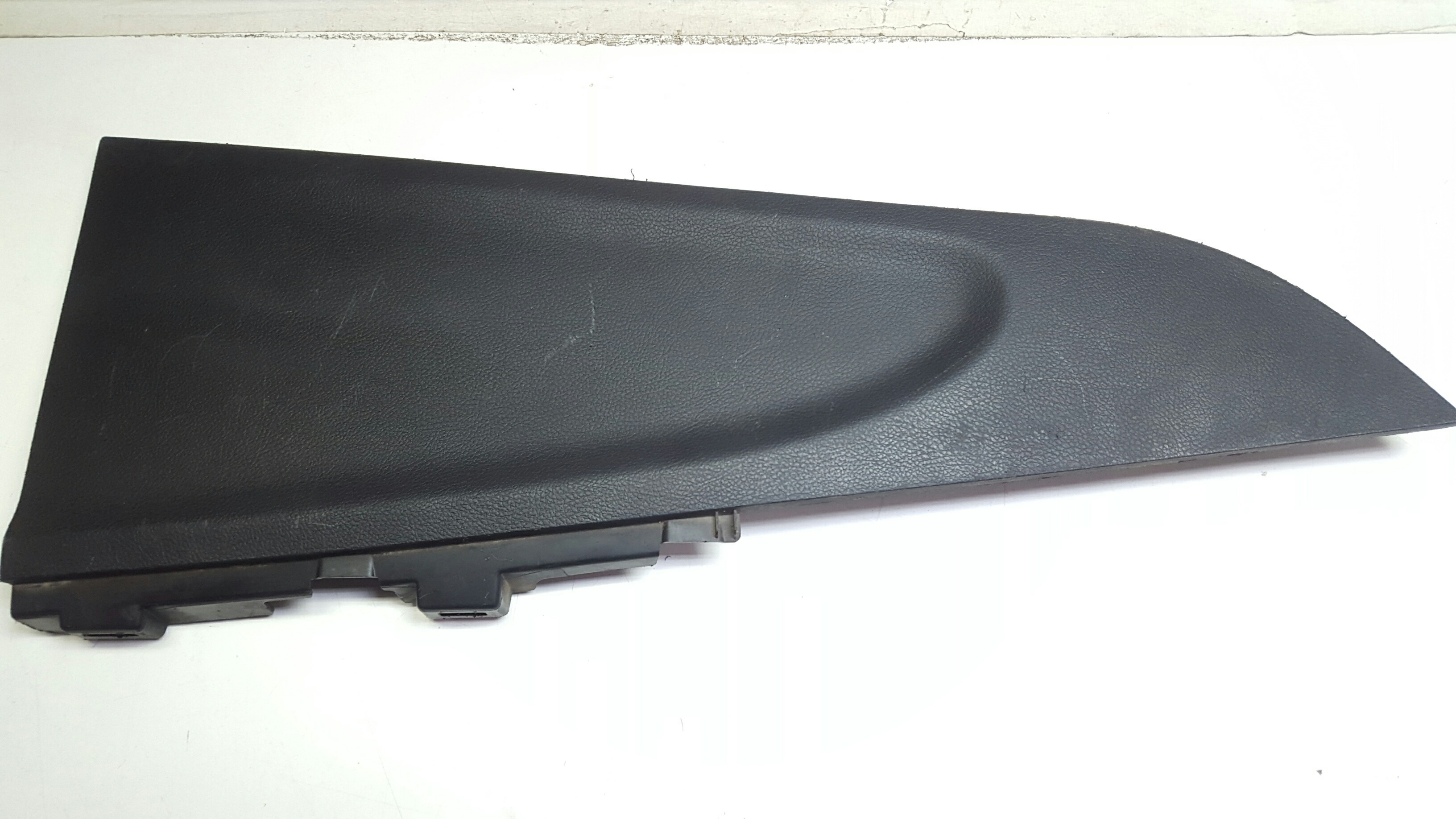 Moldura Coluna Traseira Esquerda Jeep Cherokee 2011 2