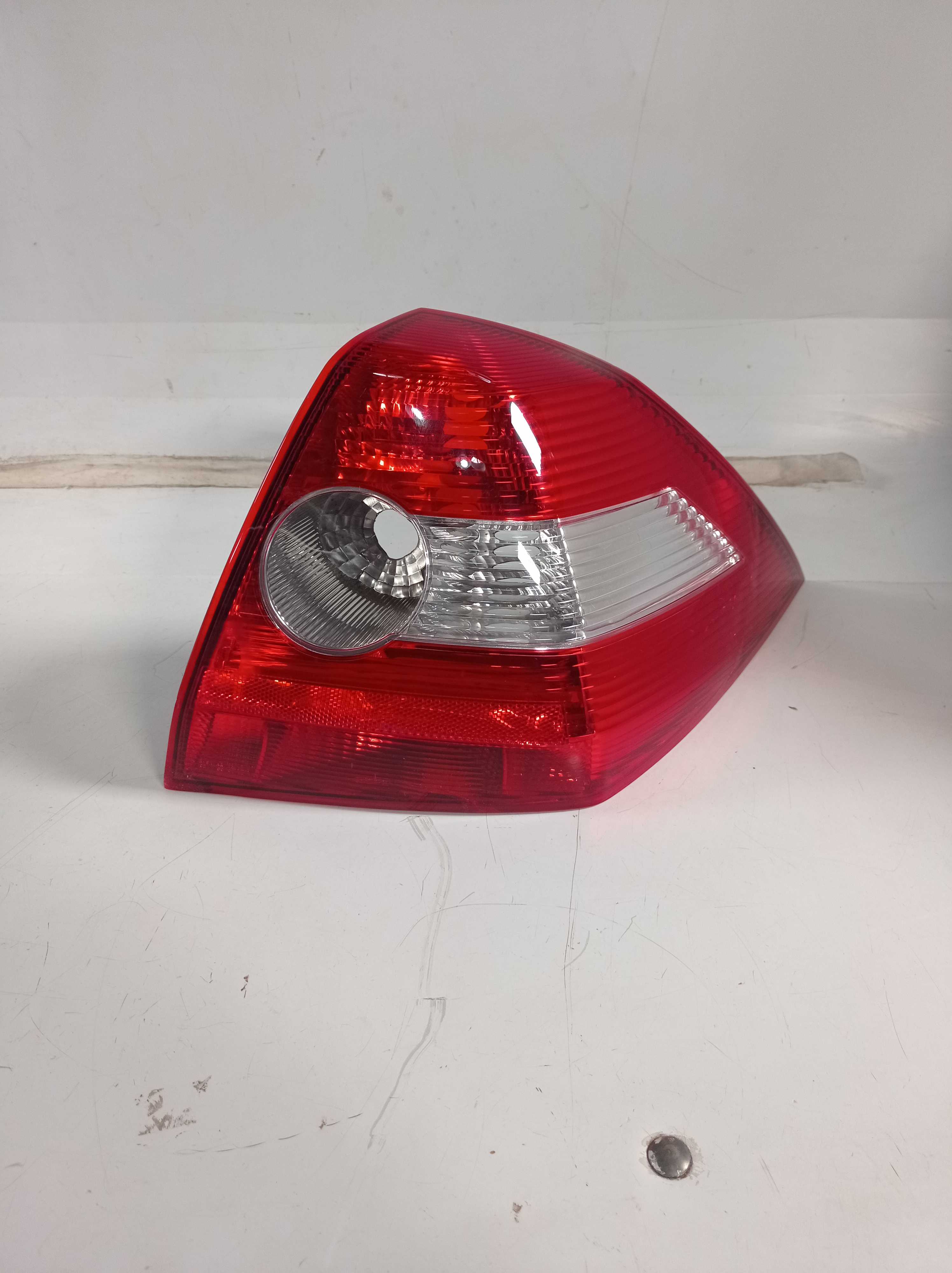 LANTERNA TRASEIRA DIREITA RENAULT MEGANE SEDAN 06 09 RECU 1