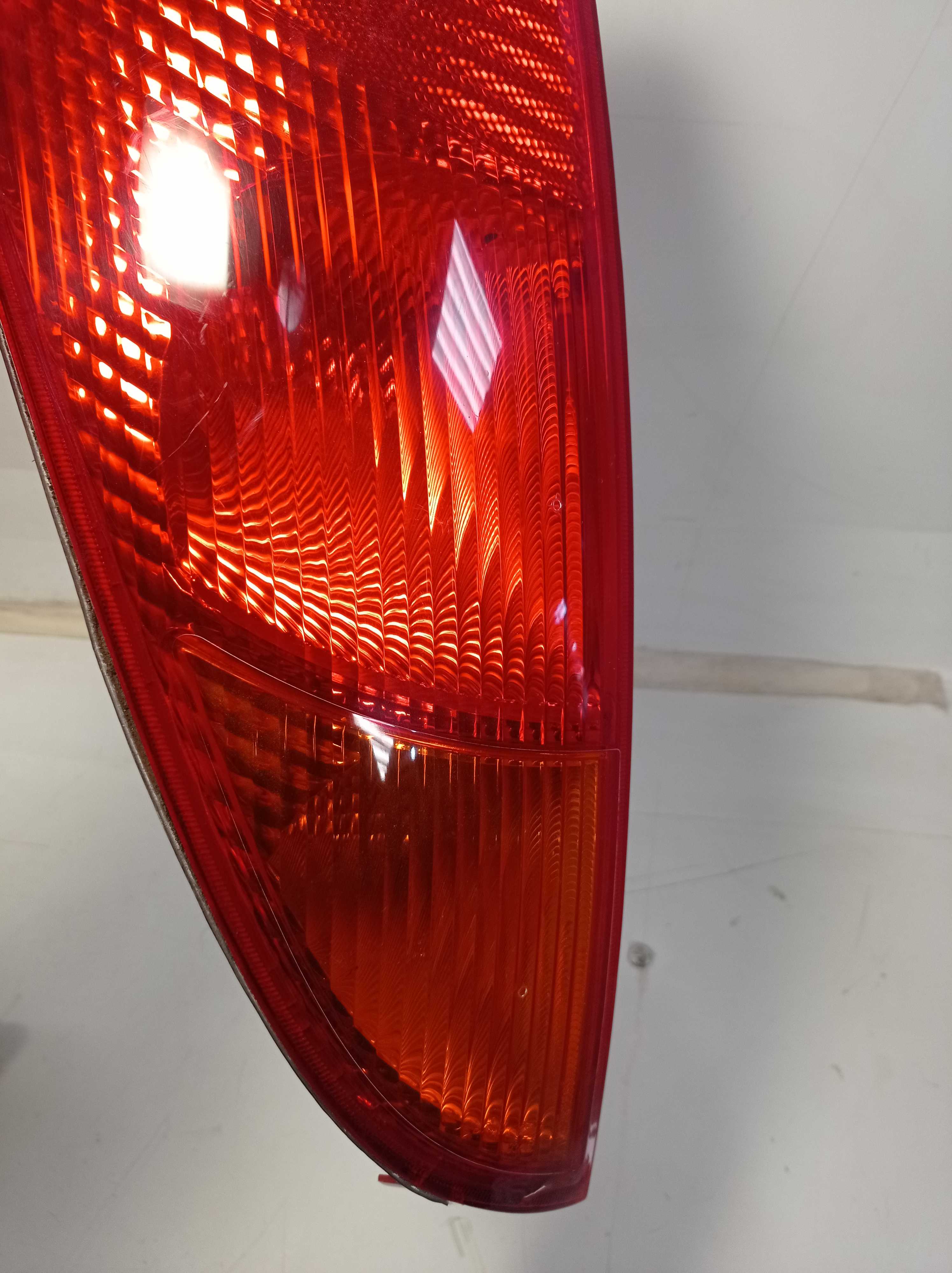 LANTERNA TRASEIRA ESQUERDA FORD FOCUS HATCH 2000 A 2008 2